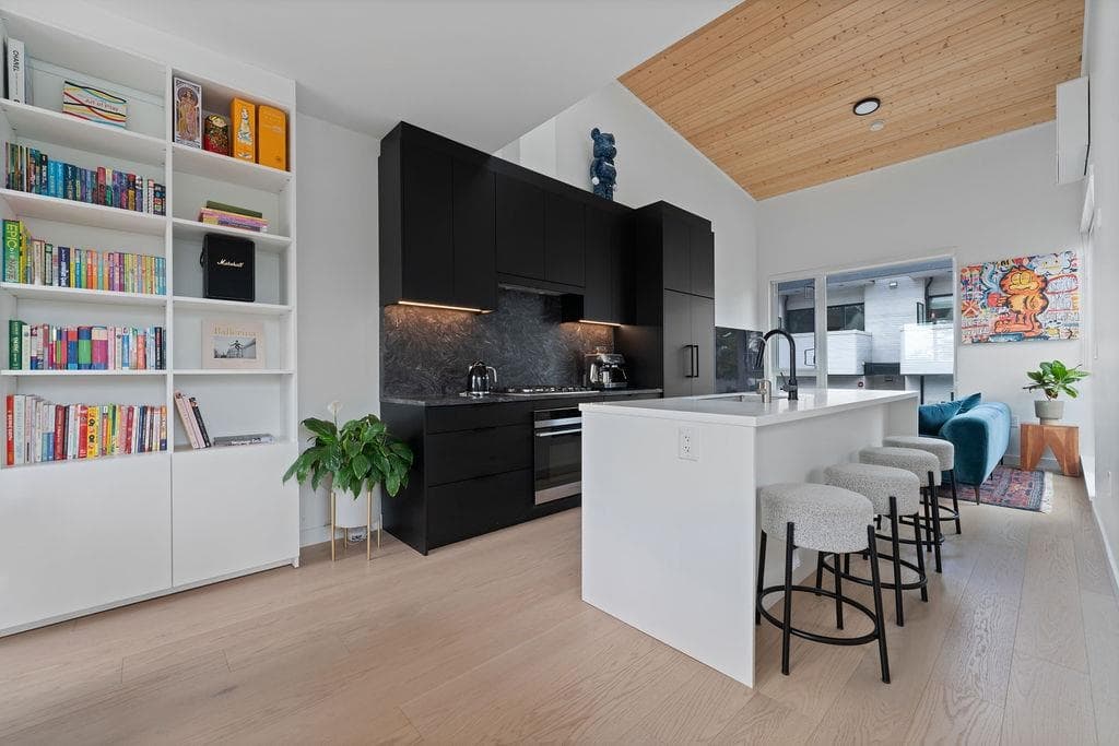201 - 650 E 2nd Street, North Vancouver, V7M 1E3 — photo 4