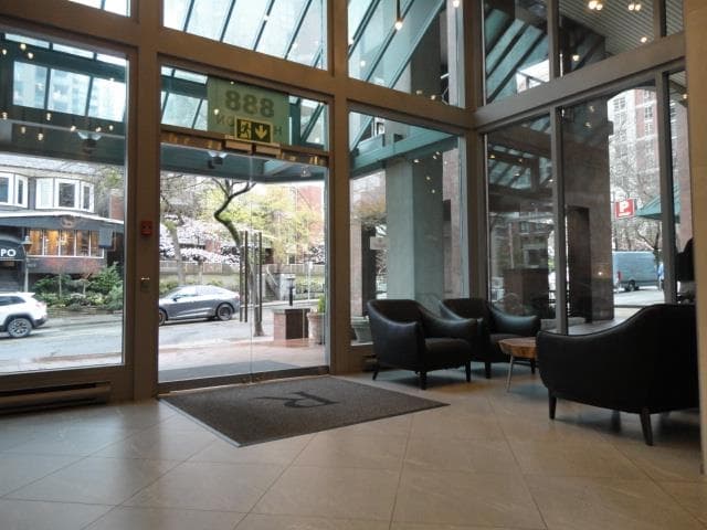 402 - 888 Hamilton Street, Vancouver, V6B 5W4 — photo 4