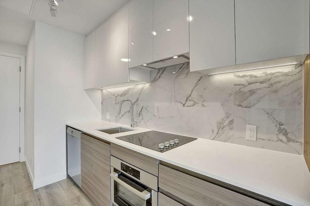 1202 - 10626 City Parkway, Surrey, V3T 0S3 — photo 3