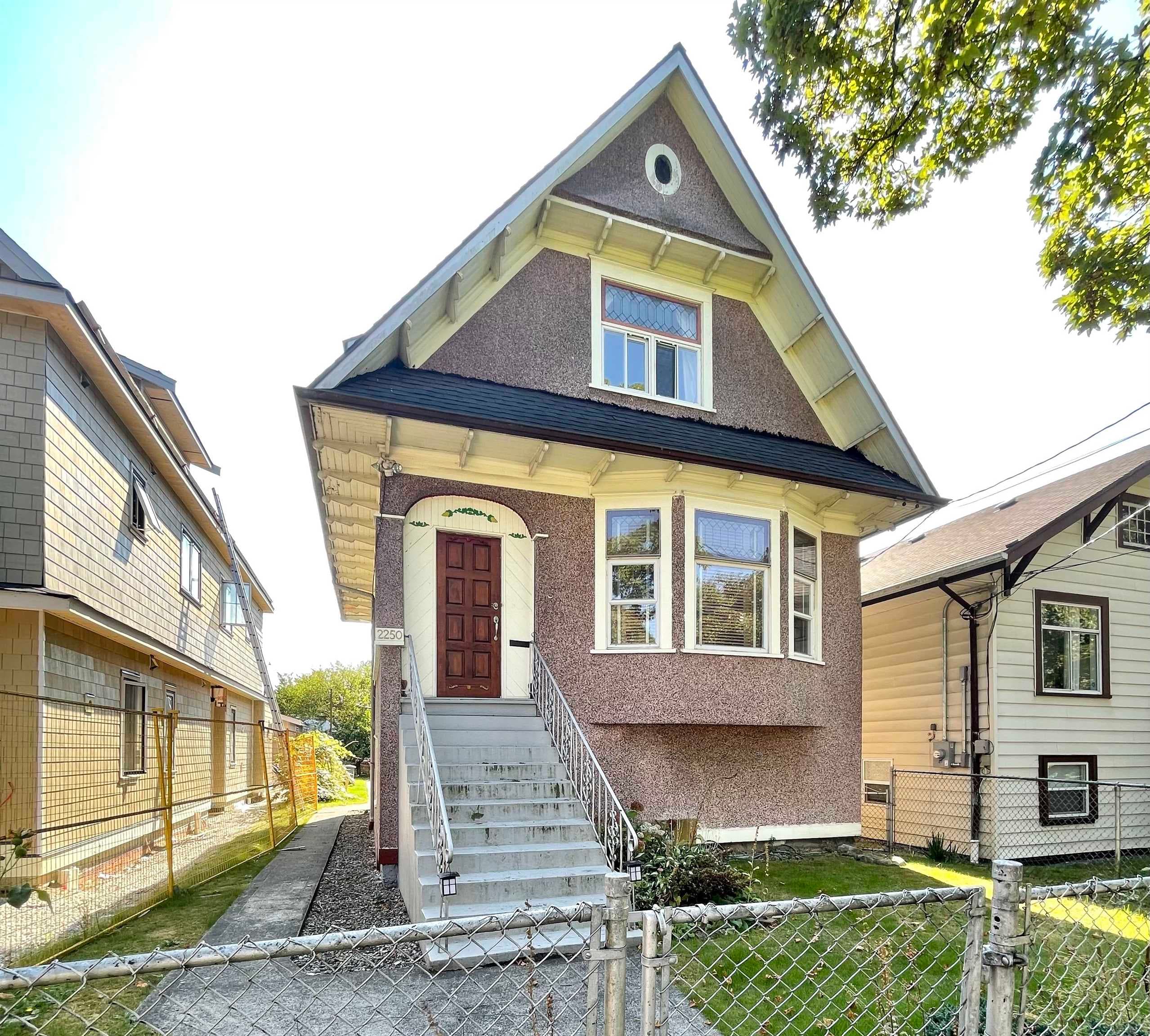 2250 E Pender Street, Vancouver, V5L 1X4 — photo 2