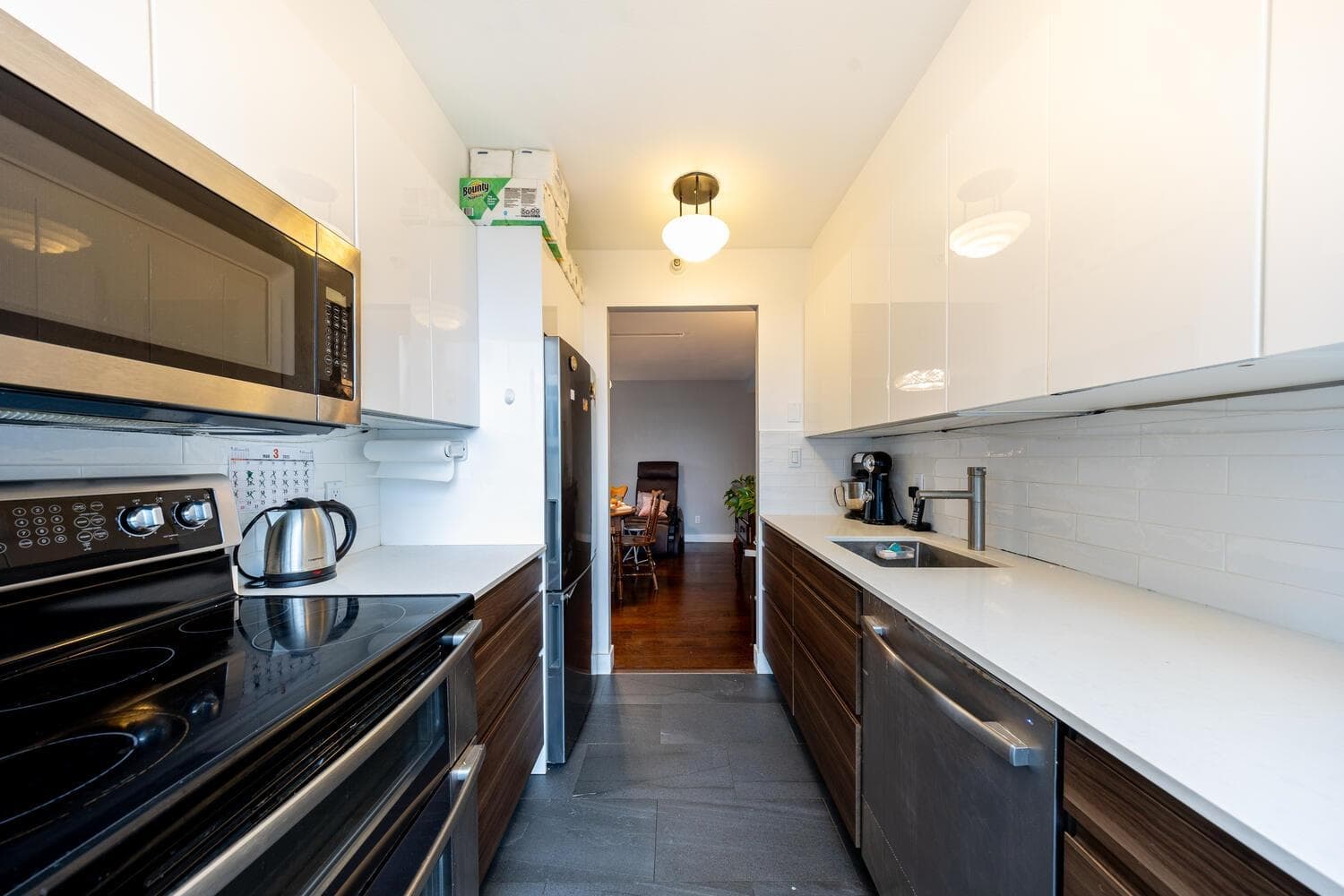 703 - 888 Hamilton Street, Vancouver, V6B 5W4 — photo 1