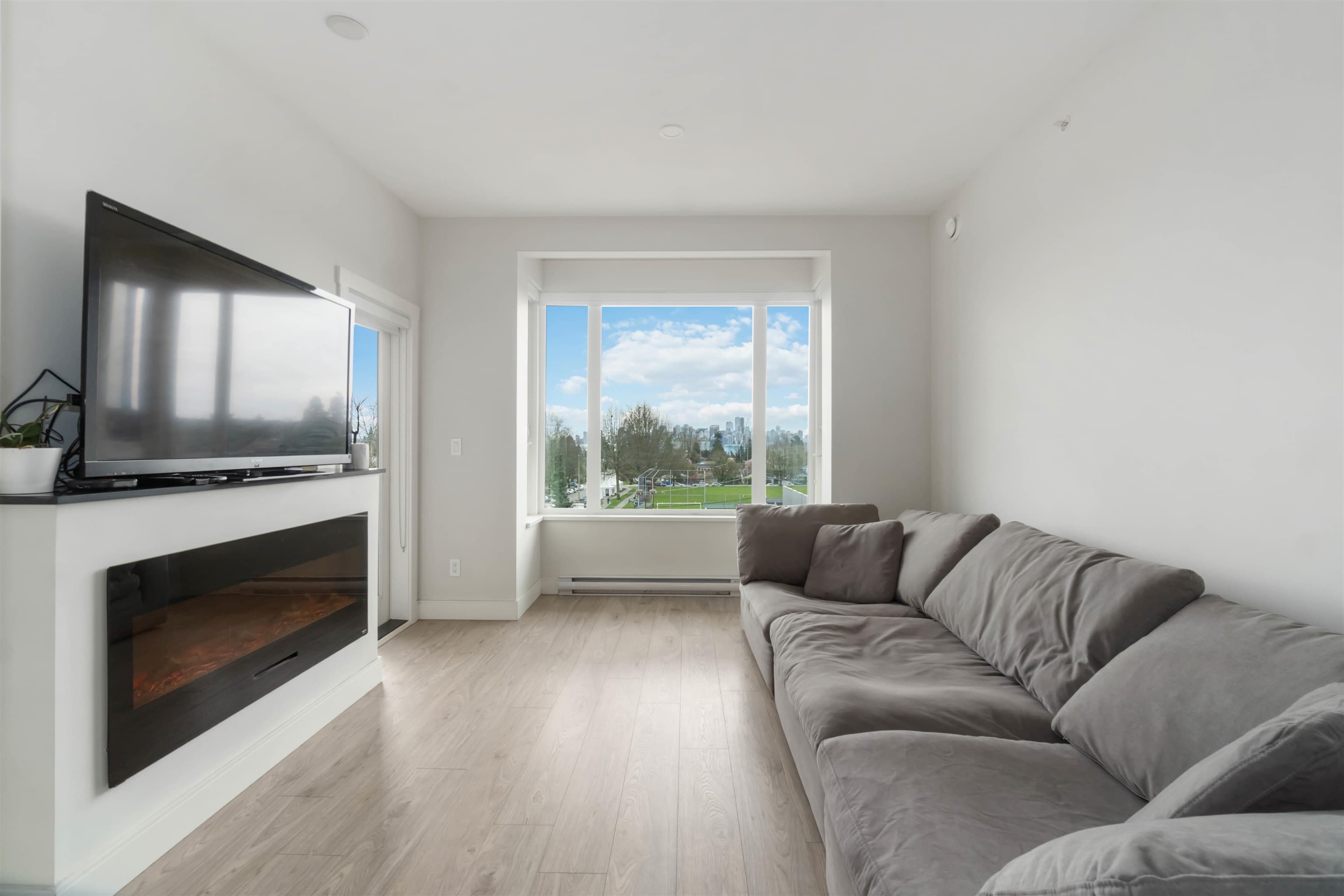 409 - 1633 Tatlow Avenue, North Vancouver, V7P 2Z8 — photo 2