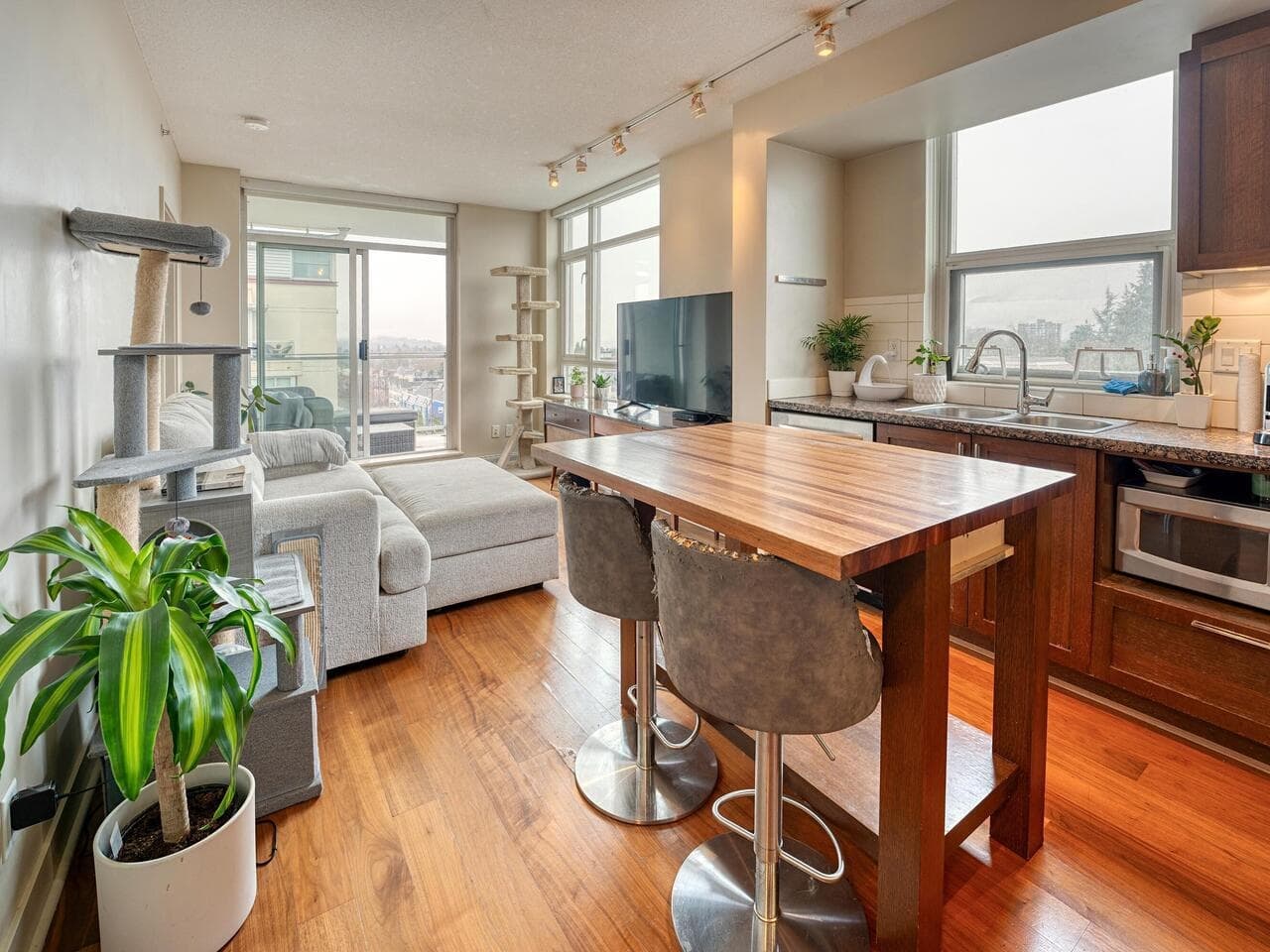710 - 2228 W Broadway, Vancouver, V6K 0B1 — photo 1