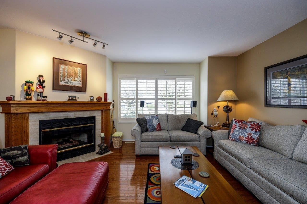 2 - 261 W 16th Street, North Vancouver, V7M 1T7 — photo 3