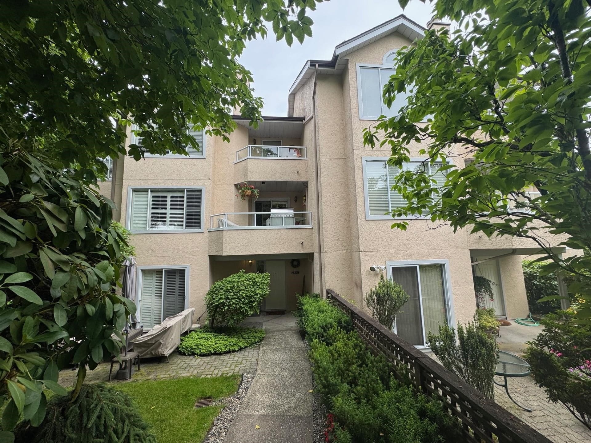 2 - 261 W 16th Street, North Vancouver