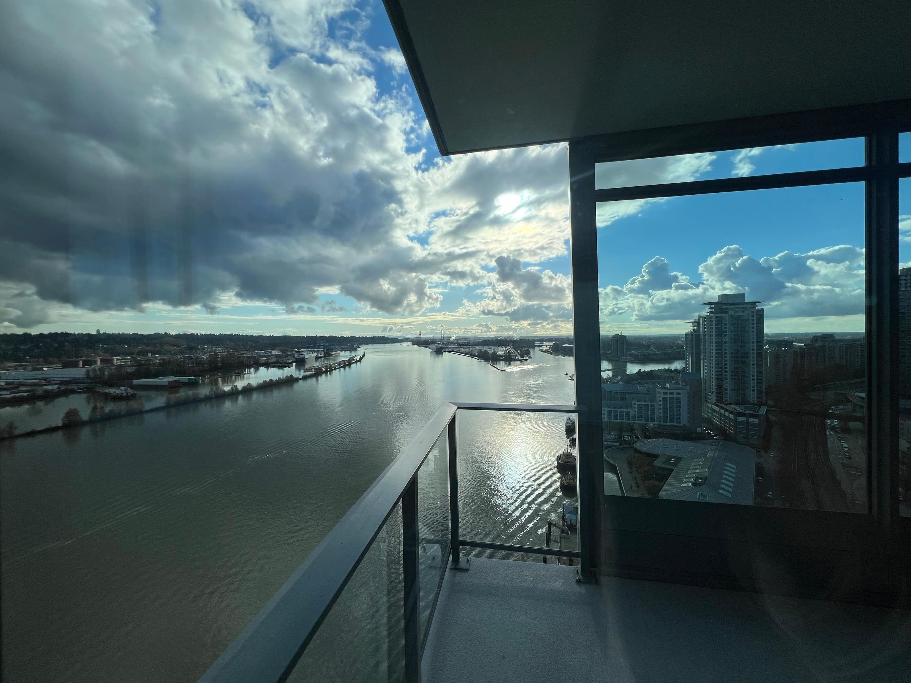 2108 - 680 Quayside Drive, New Westminster, V3M 0P2 — photo 2
