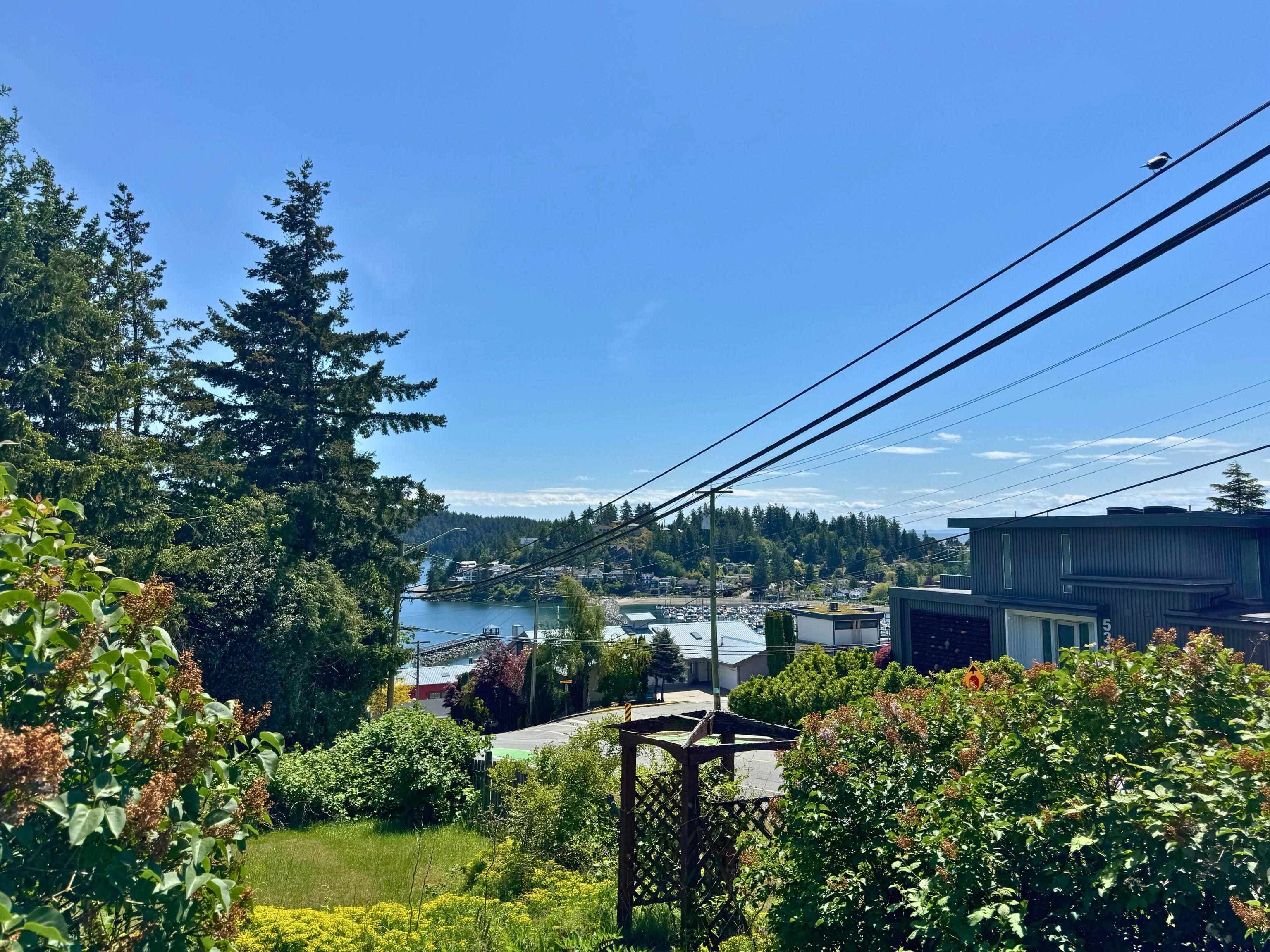 547 N Fletcher Road, Gibsons, V0N 1V0 — photo 2