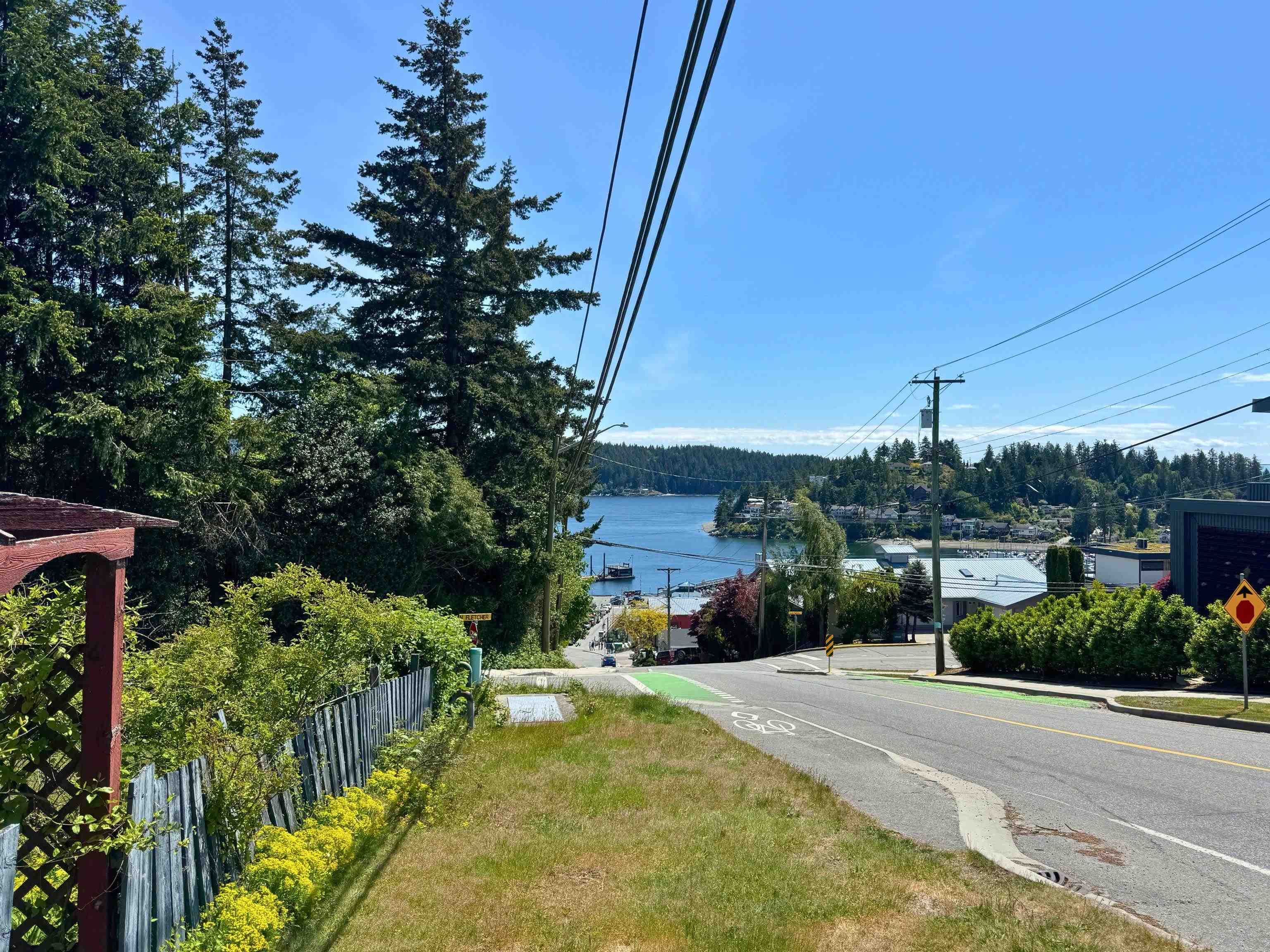 547 N Fletcher Road, Gibsons, V0N 1V0 — photo 3