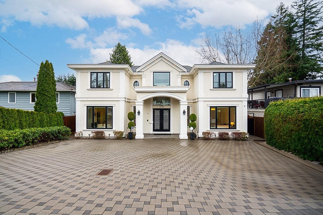 1590 Smith Avenue, Coquitlam
