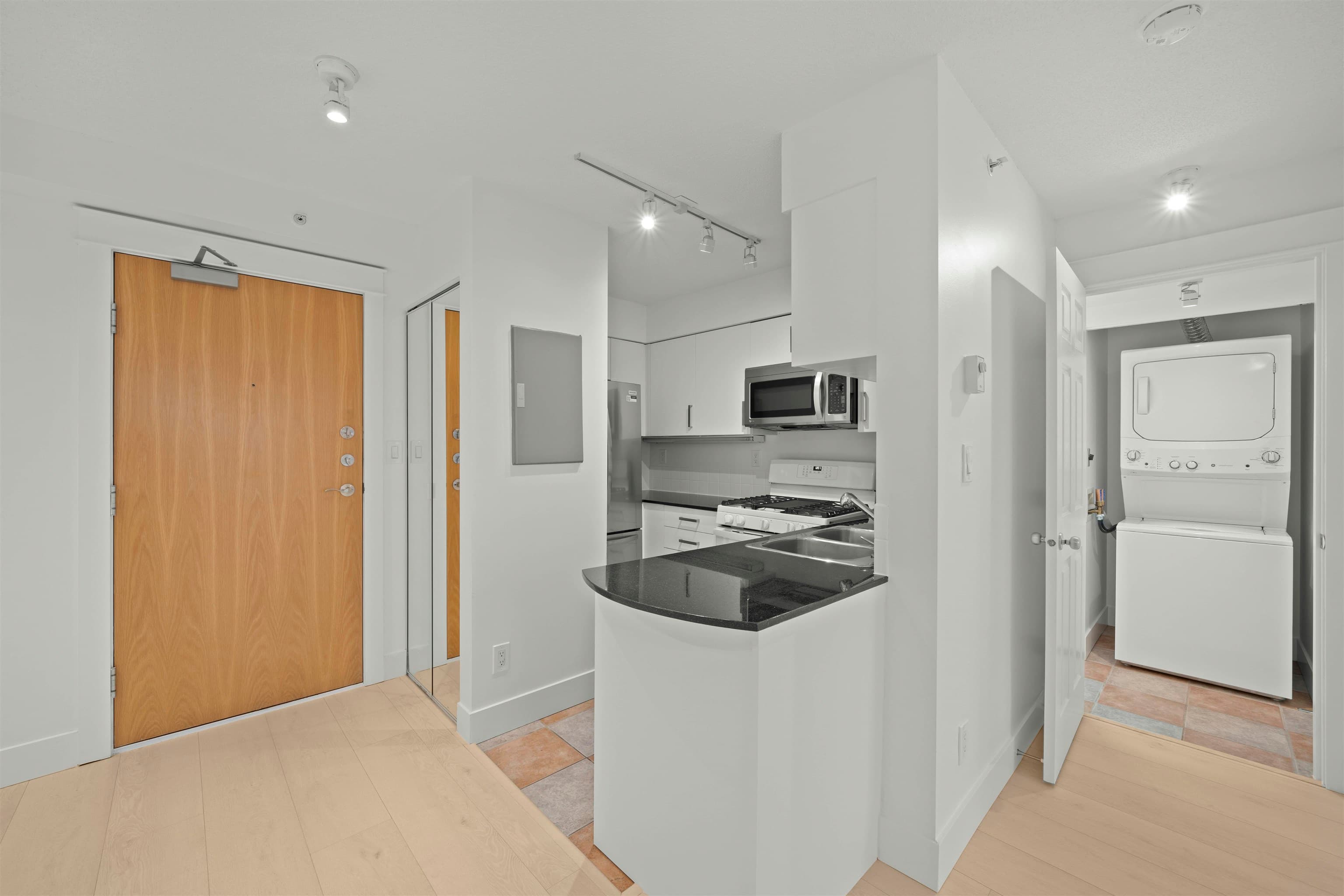 2501 - 63 Keefer Place, Vancouver, V6B 6N6 — photo 2