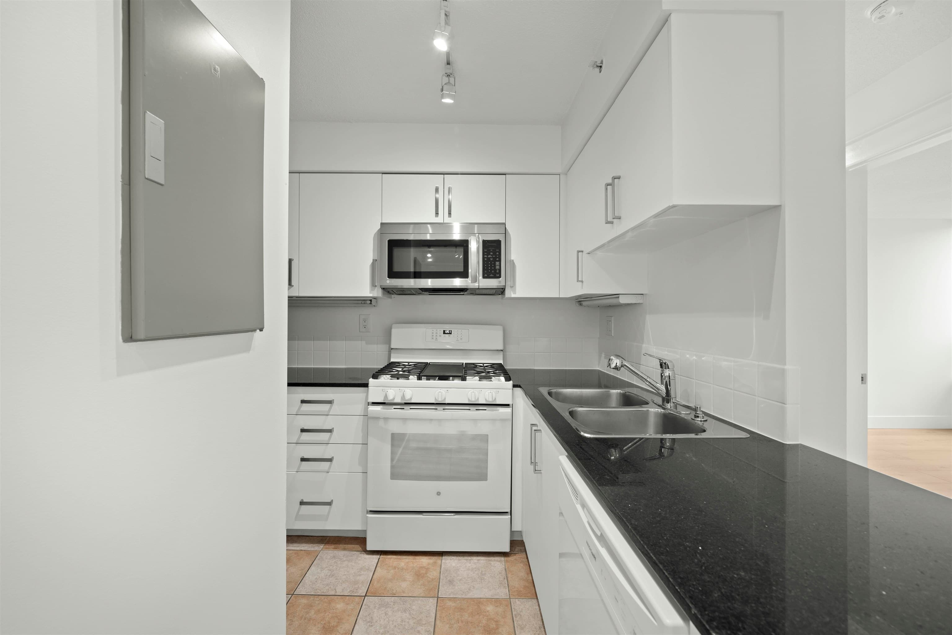 2501 - 63 Keefer Place, Vancouver, V6B 6N6 — photo 4