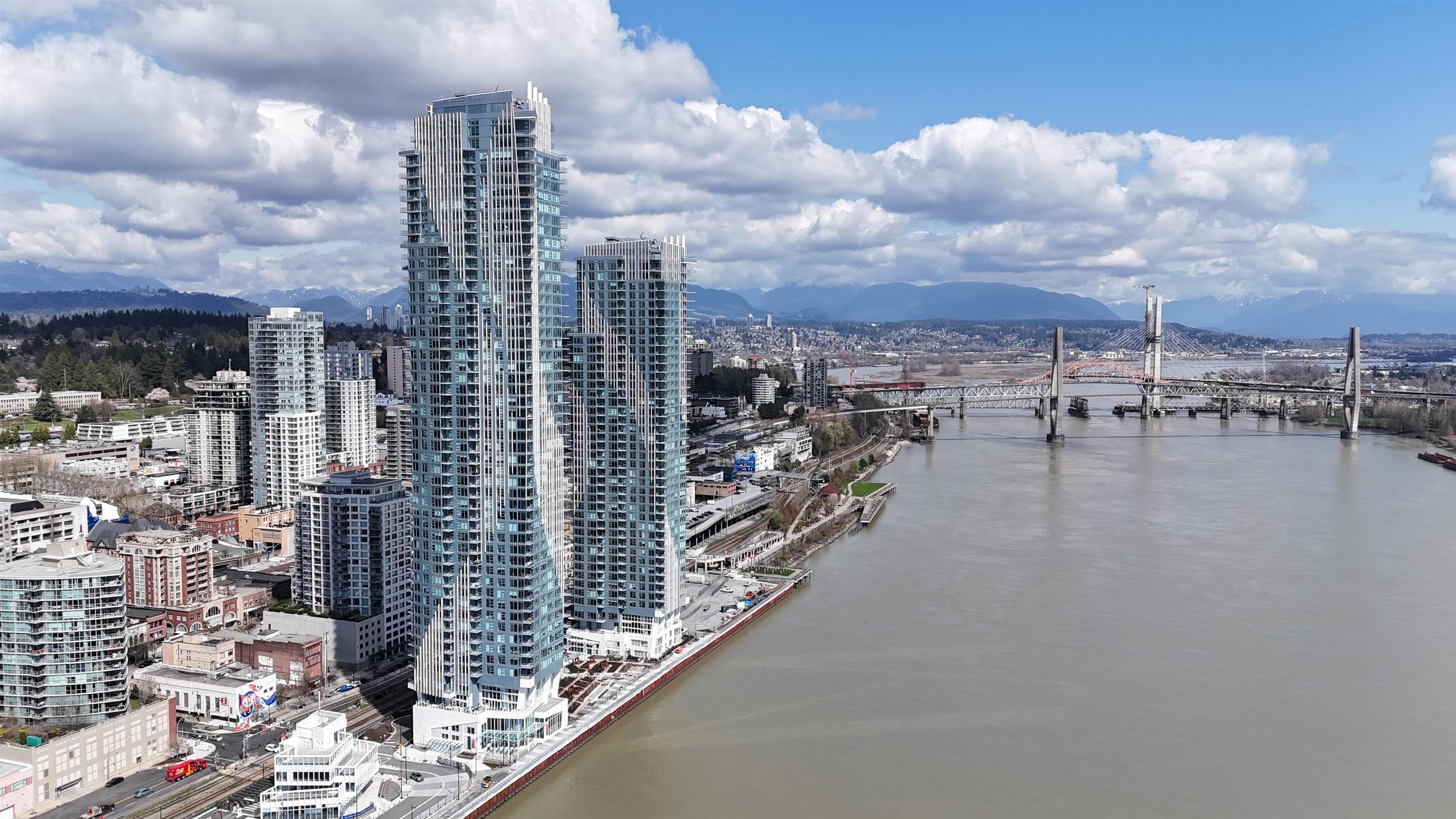 1406 - 680 Quayside Drive, New Westminster, V3M 0P2 — photo 2