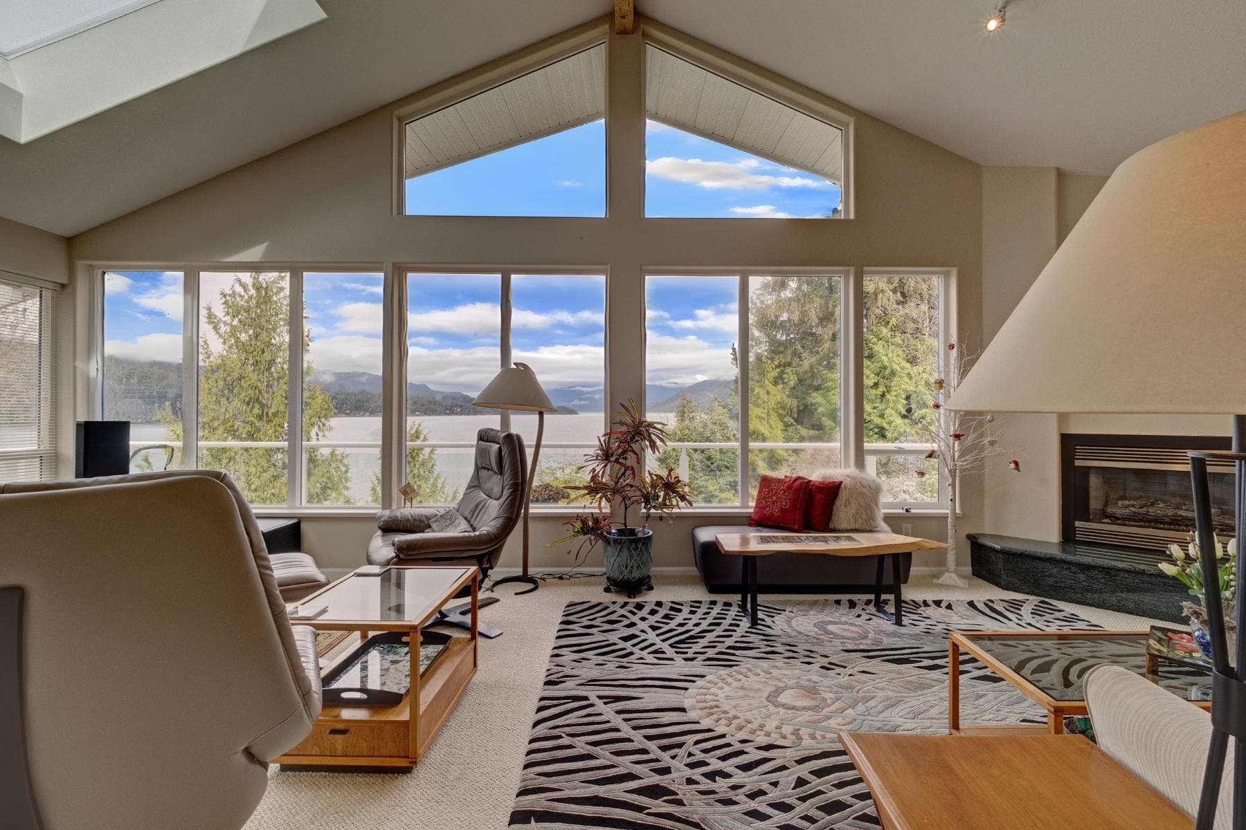 6484 N Gale Avenue, Sechelt