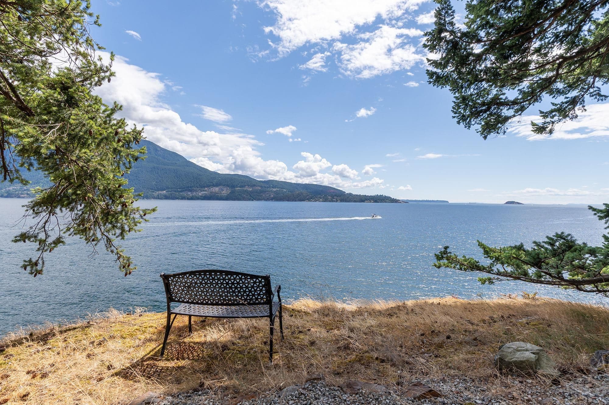 1545 Eagle Cliff Road, Bowen Island, V0N 1G1 — photo 2