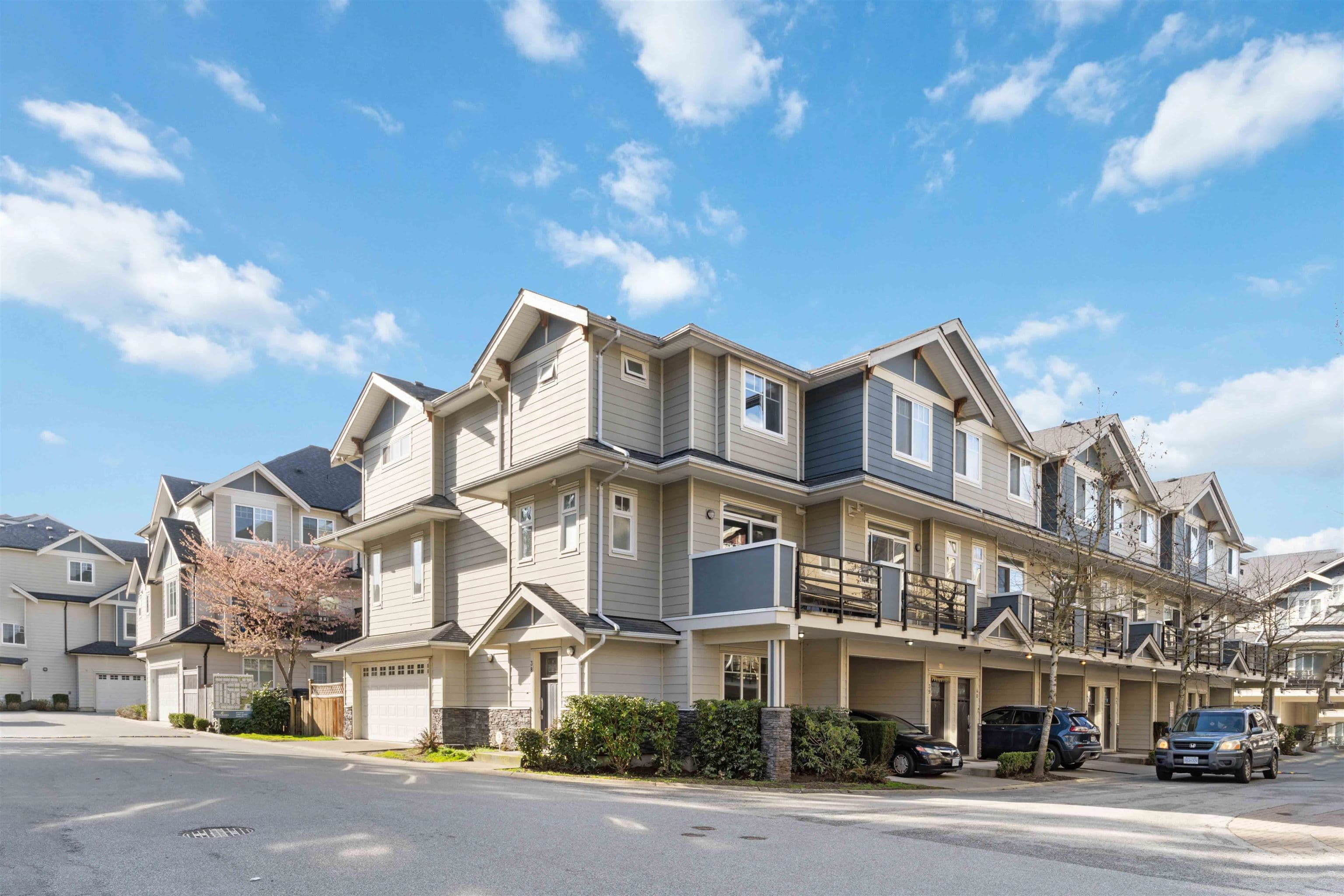 38 - 6383 140 Street, Surrey, V3W 0E9 — photo 3