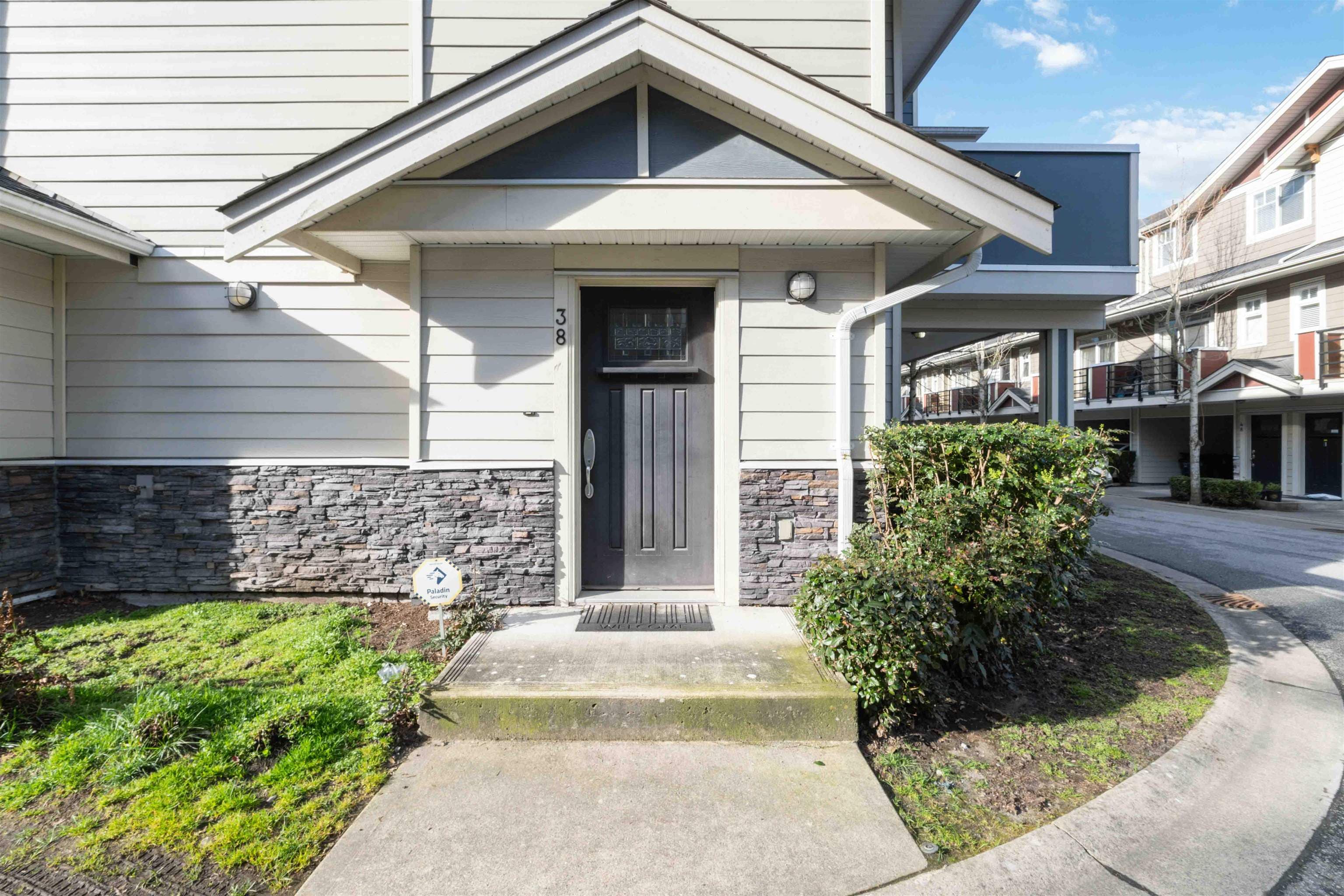 38 - 6383 140 Street, Surrey, V3W 0E9 — photo 4