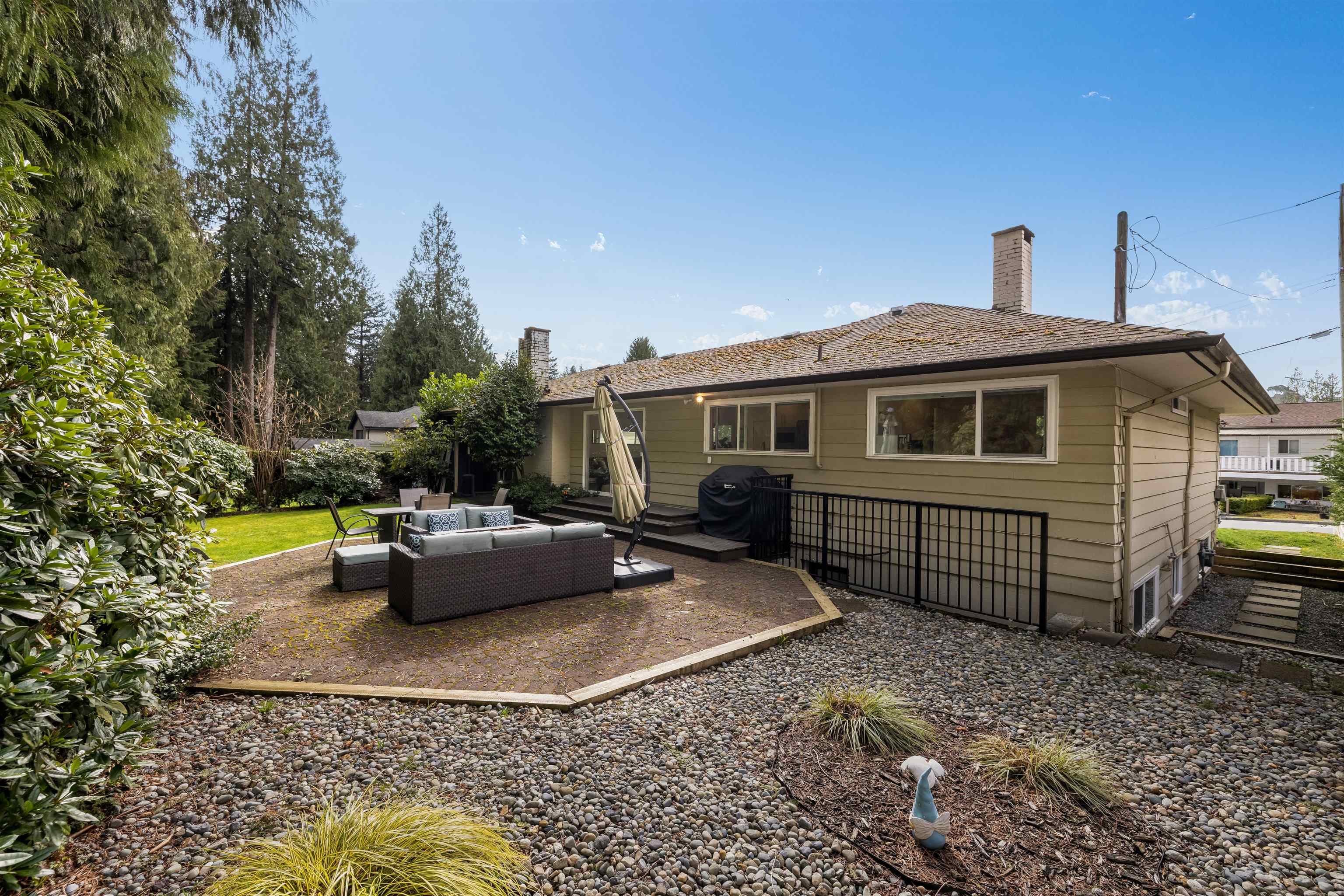 3950 Trenton Place, North Vancouver, V7R 3G5 — photo 2