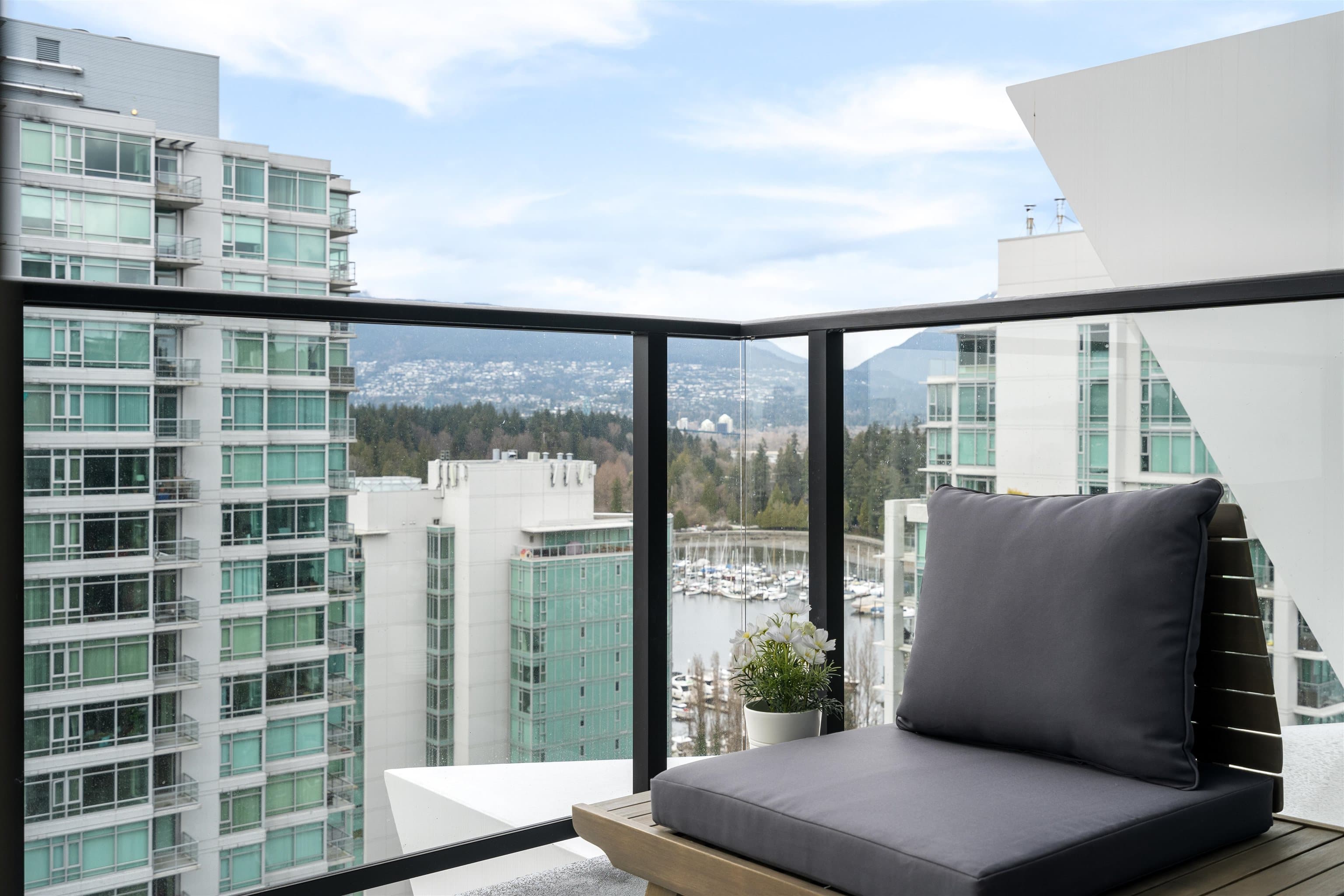 2105 - 620 Cardero Street, Vancouver, V6G 0C7 — photo 2