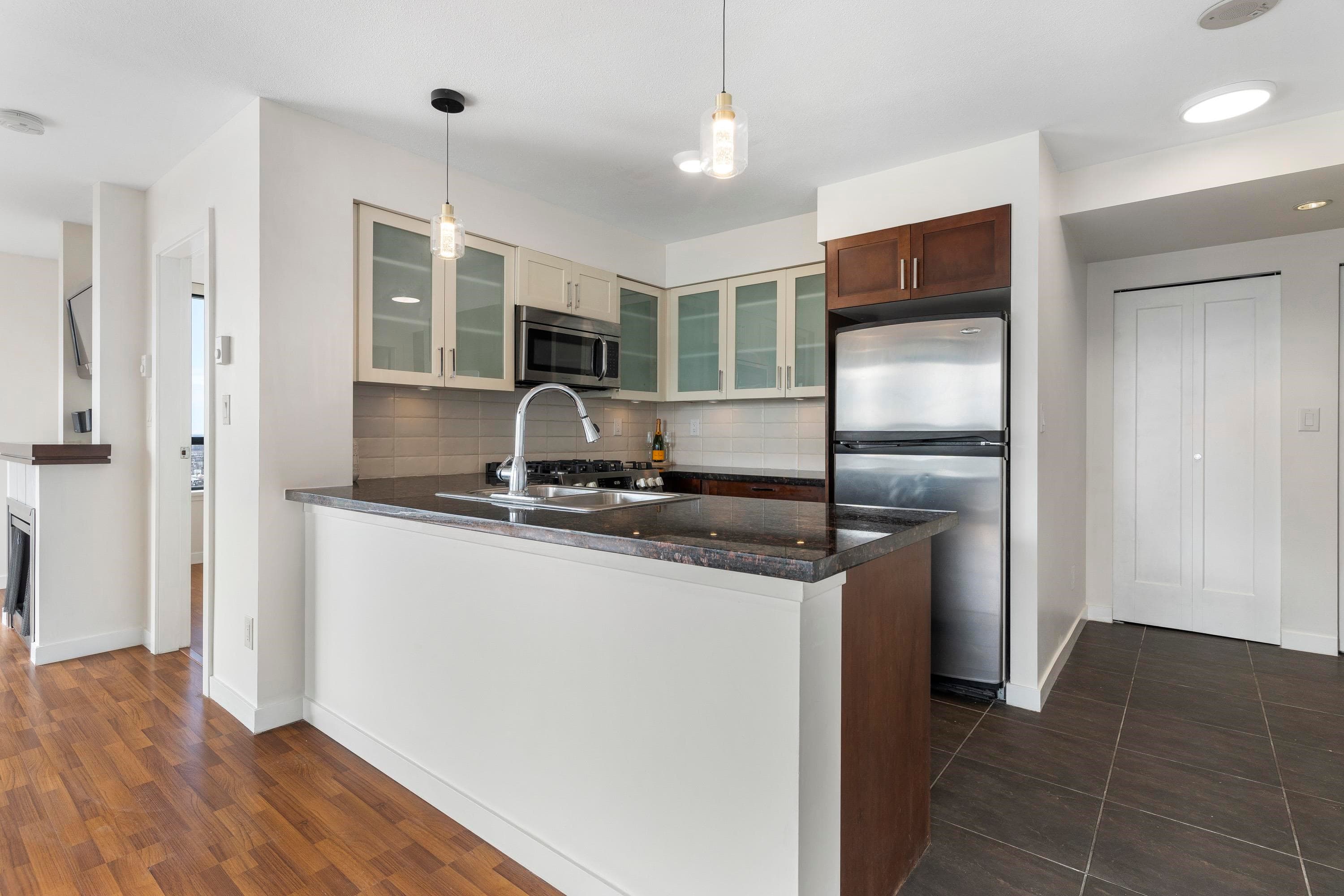 1903 - 1 Renaissance Square, New Westminster, V3M 0B6 — photo 3
