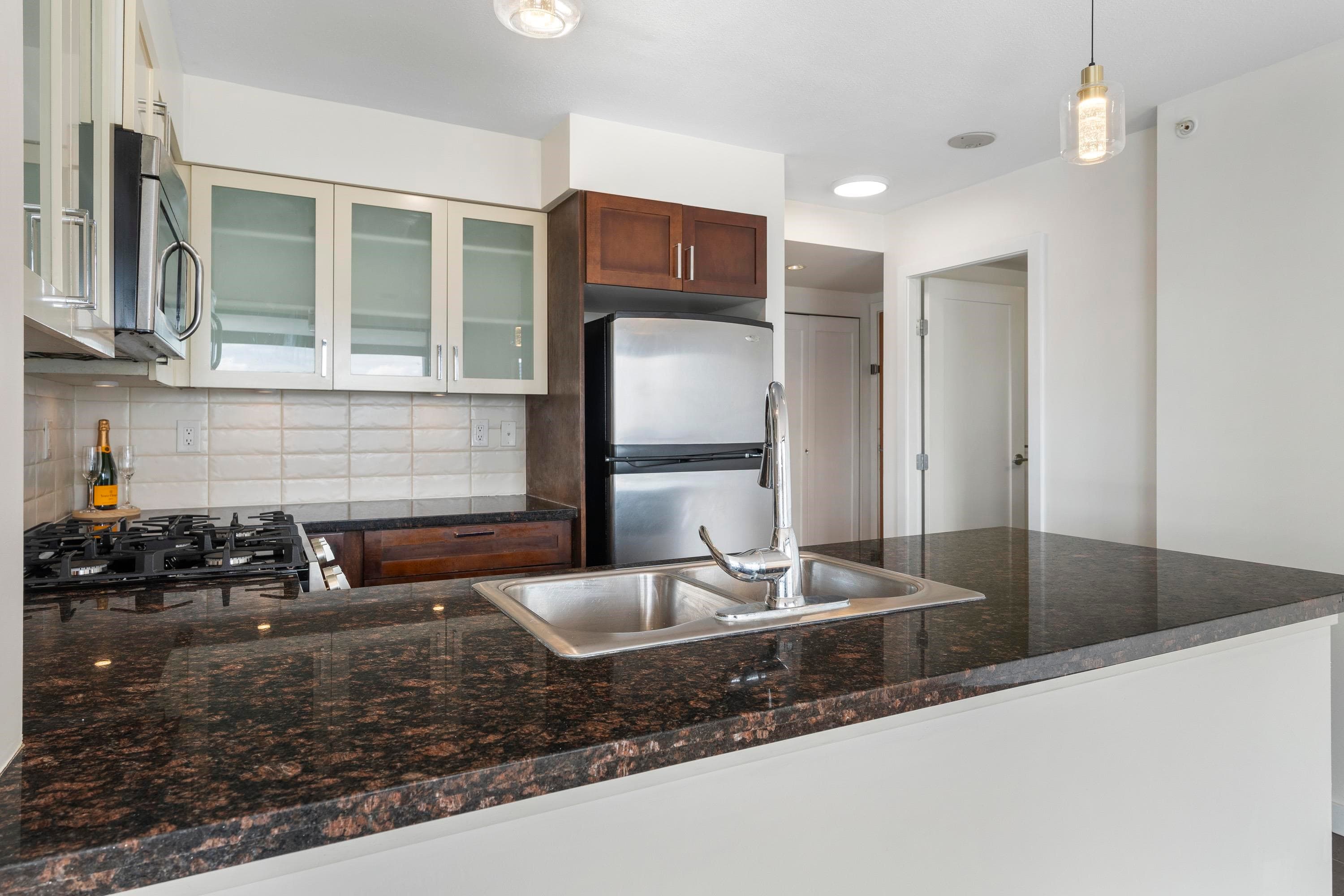 1903 - 1 Renaissance Square, New Westminster, V3M 0B6 — photo 5