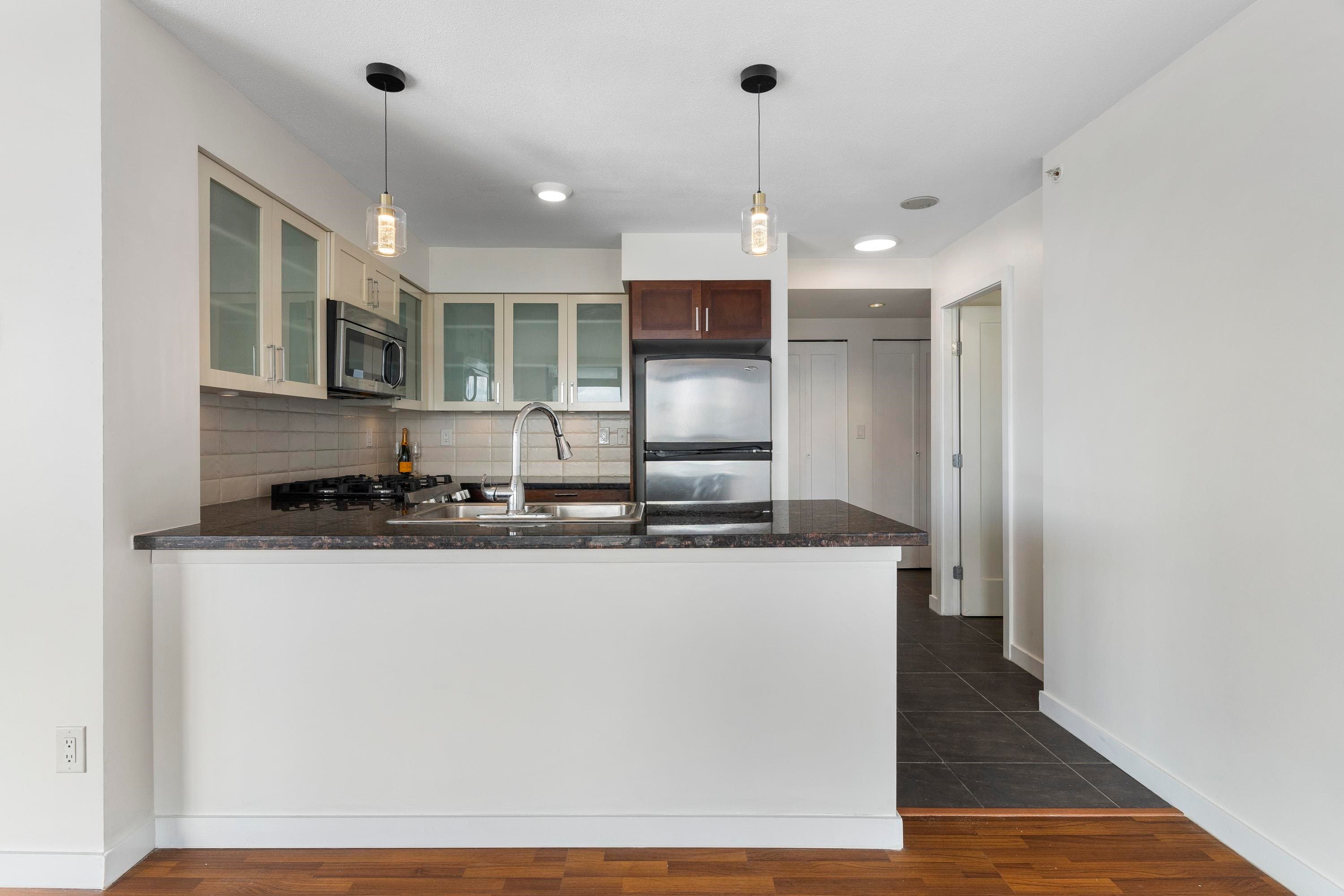 1903 - 1 Renaissance Square, New Westminster, V3M 0B6 — photo 4
