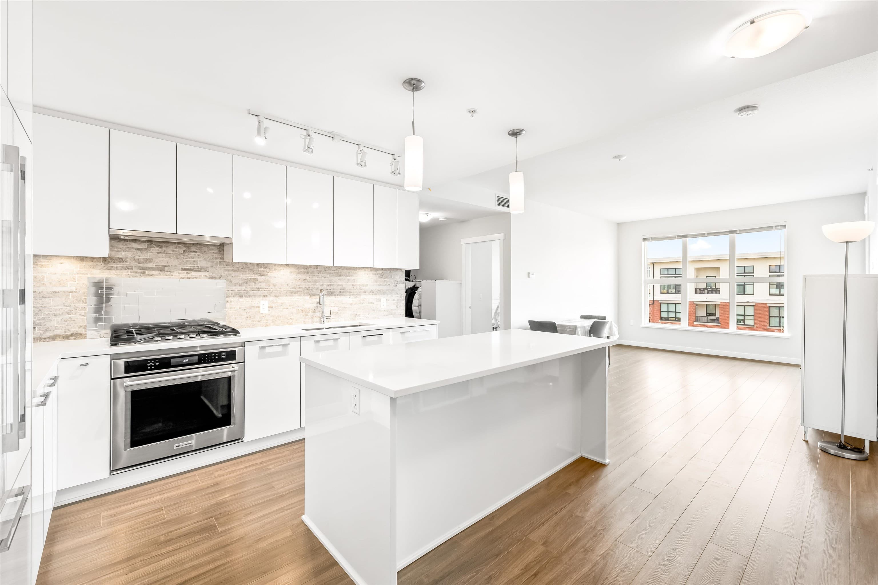 413 - 9500 Tomicki Avenue, Richmond, V6R 0R9 — photo 1