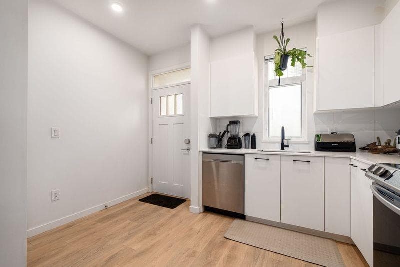 126 - 15235 Sitka Drive, Surrey, V3S 0A9 — photo 4