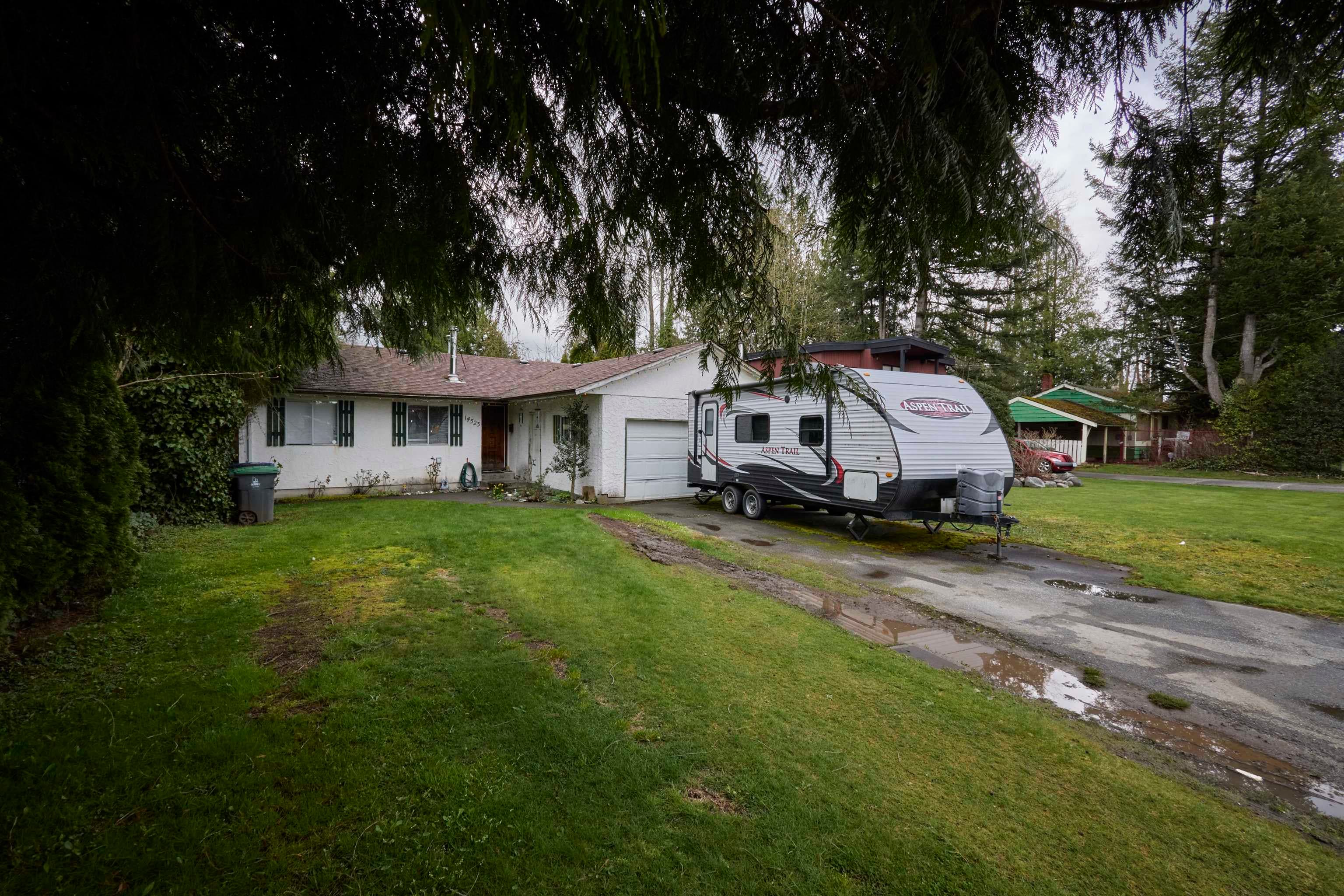 14523 104a Avenue, Surrey, V3R 1R2 — photo 1