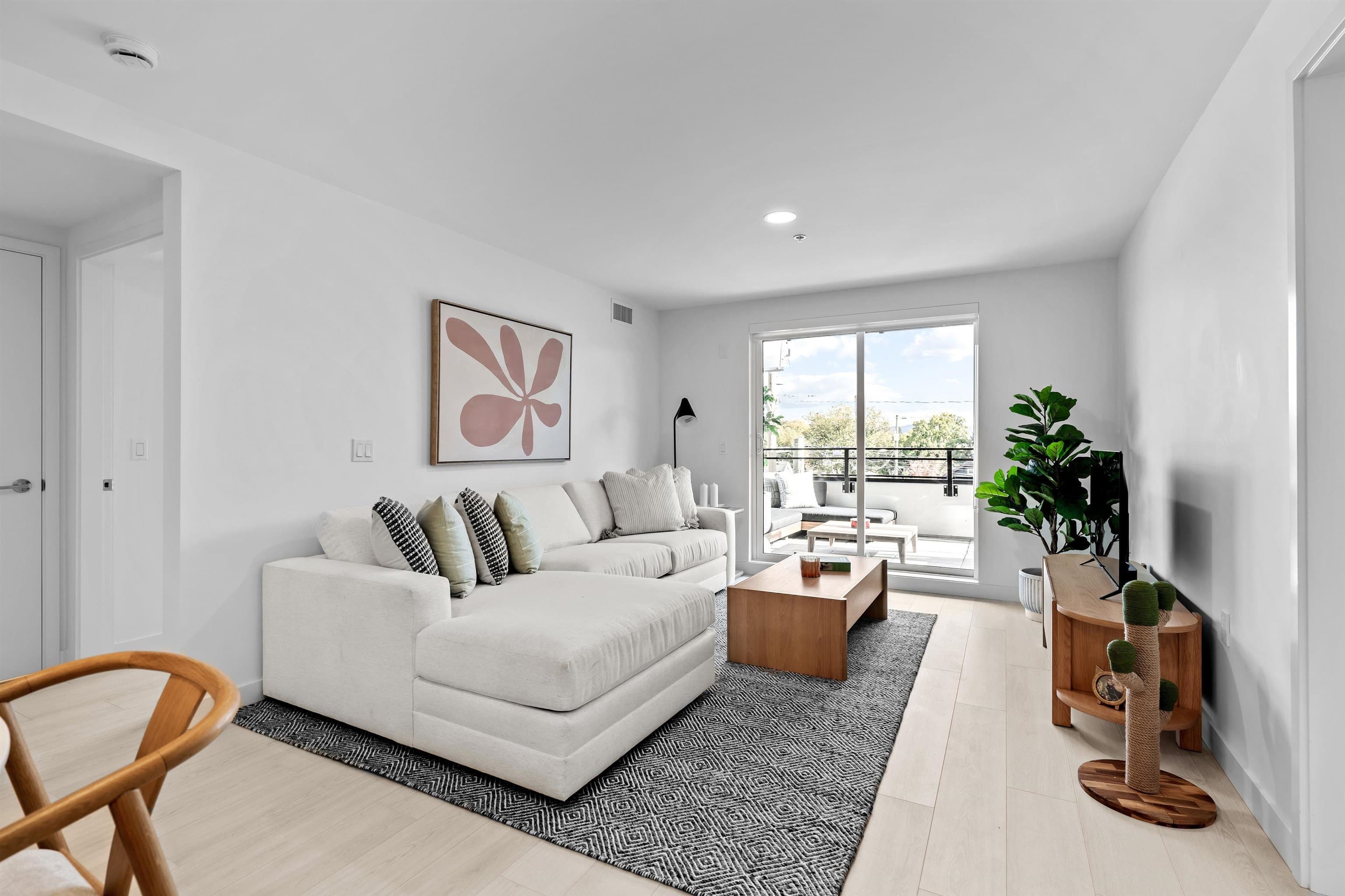 202 - 2419 Grant Street, Vancouver, V0V 0V0 — photo 3