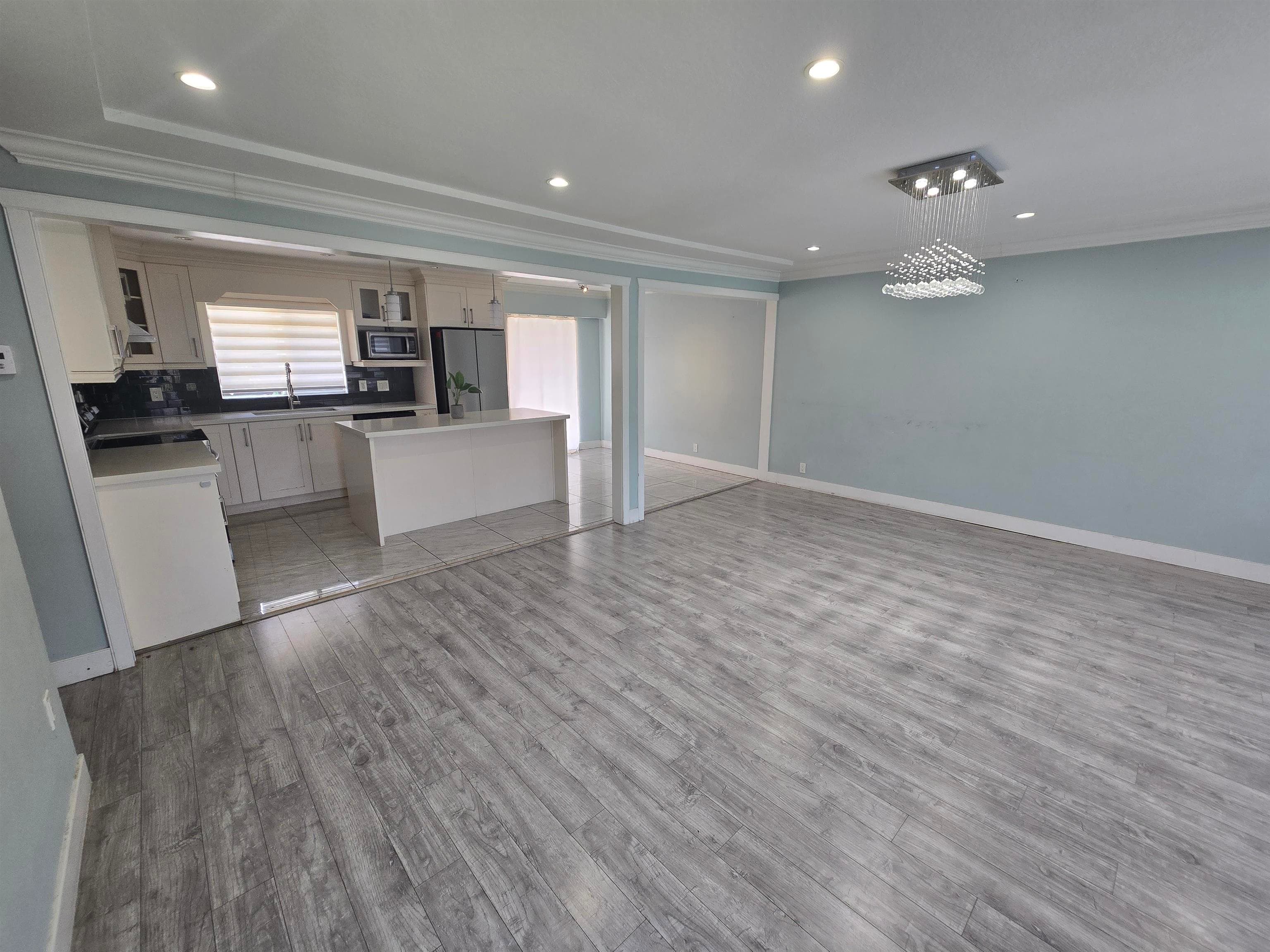 11352 Glen Avon Drive, Surrey, V3R 4Y5 — photo 2