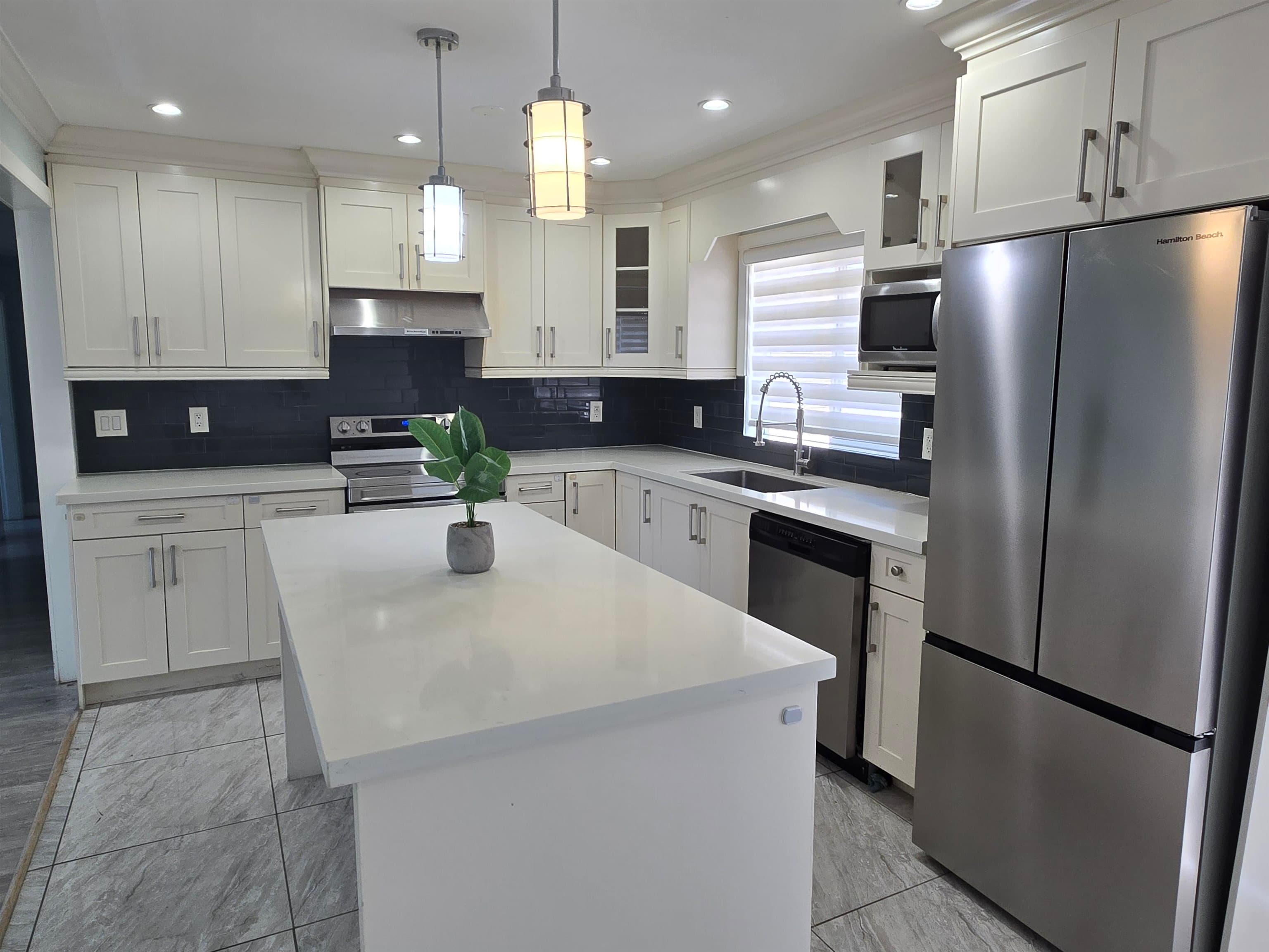 11352 Glen Avon Drive, Surrey, V3R 4Y5 — photo 4