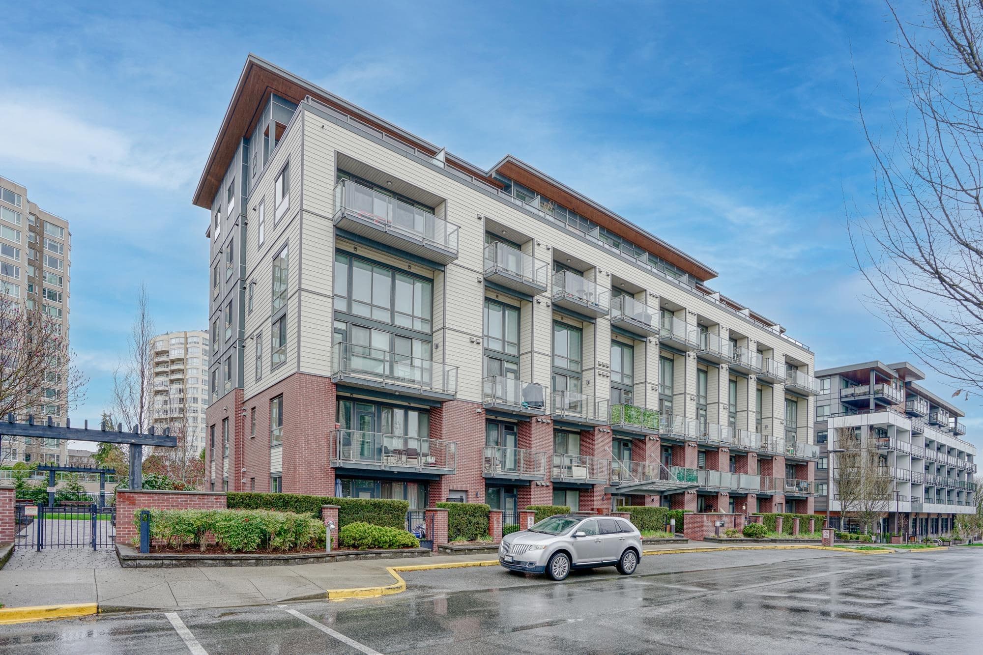209 - 3080 Gladwin Road, Abbotsford, V2T 0G3 — photo 1