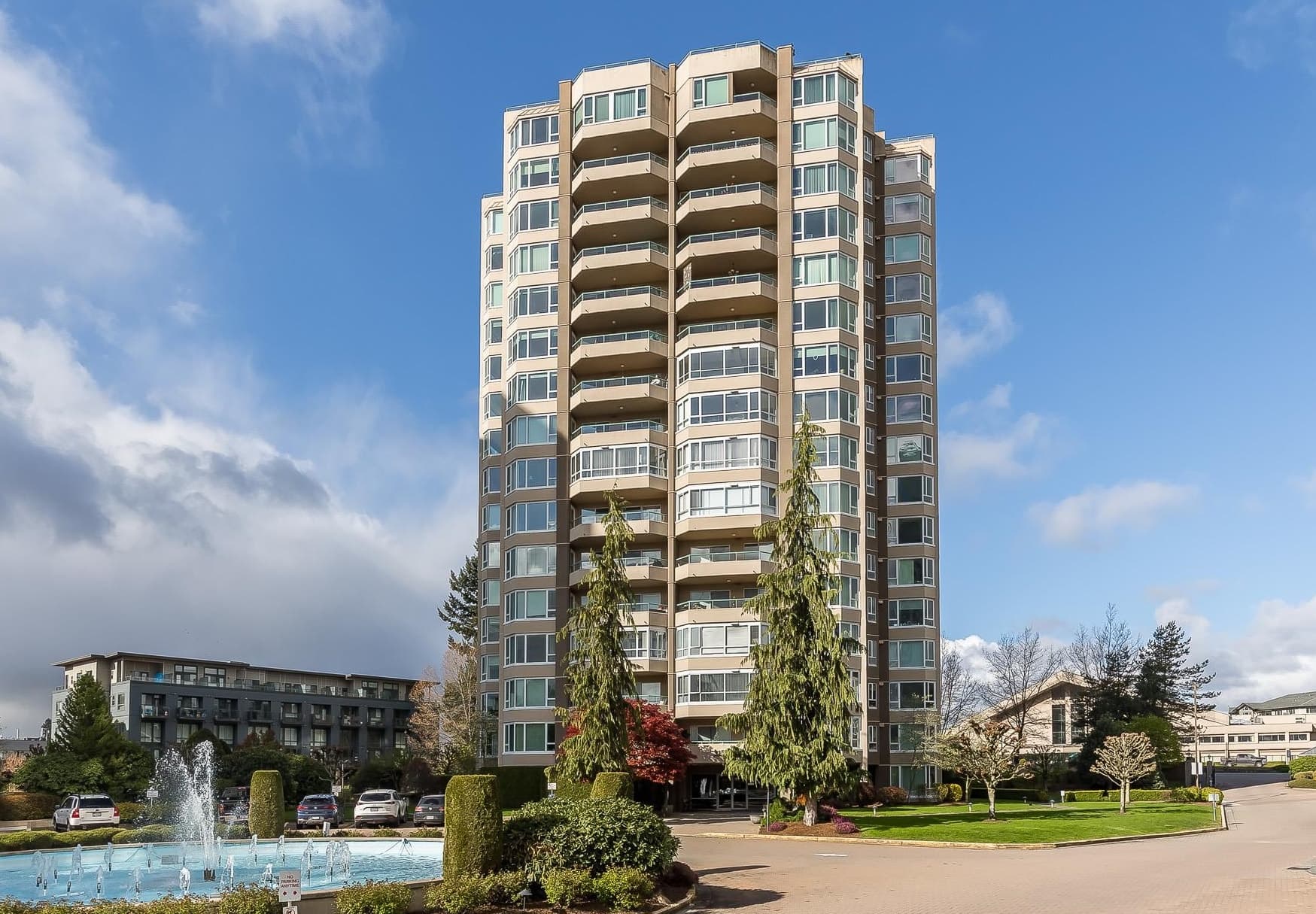 302 - 3150 Gladwin Road, Abbotsford, V2T 5S9 — photo 1