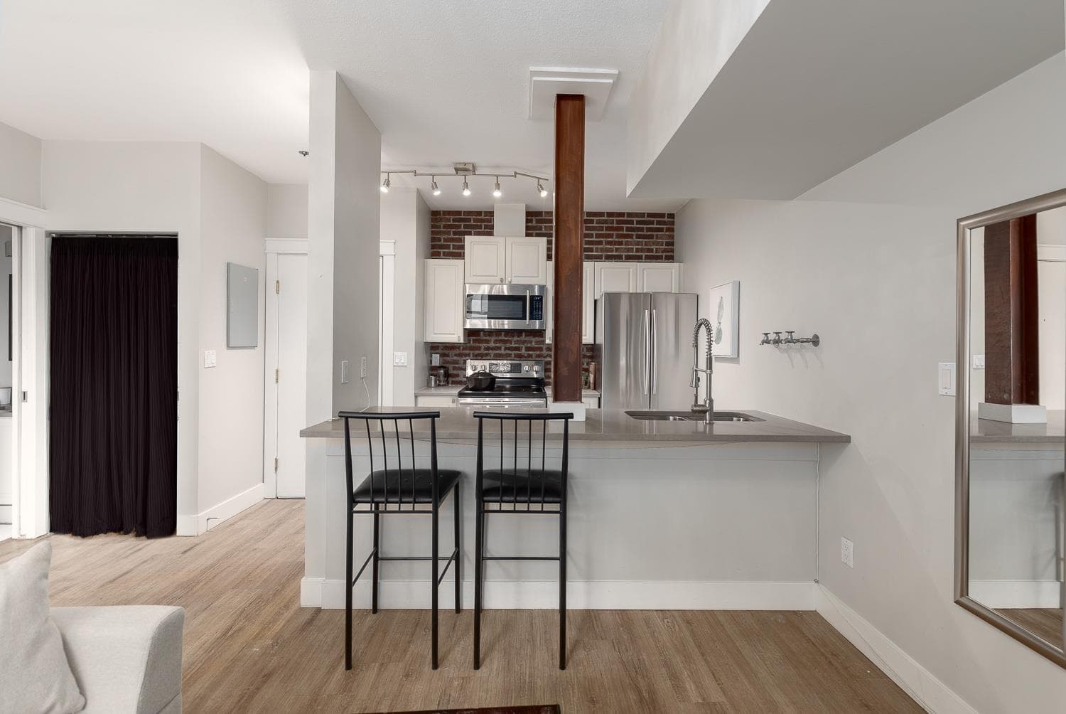 706 - 233 Abbott Street, Vancouver, V6B 2K7 — photo 3