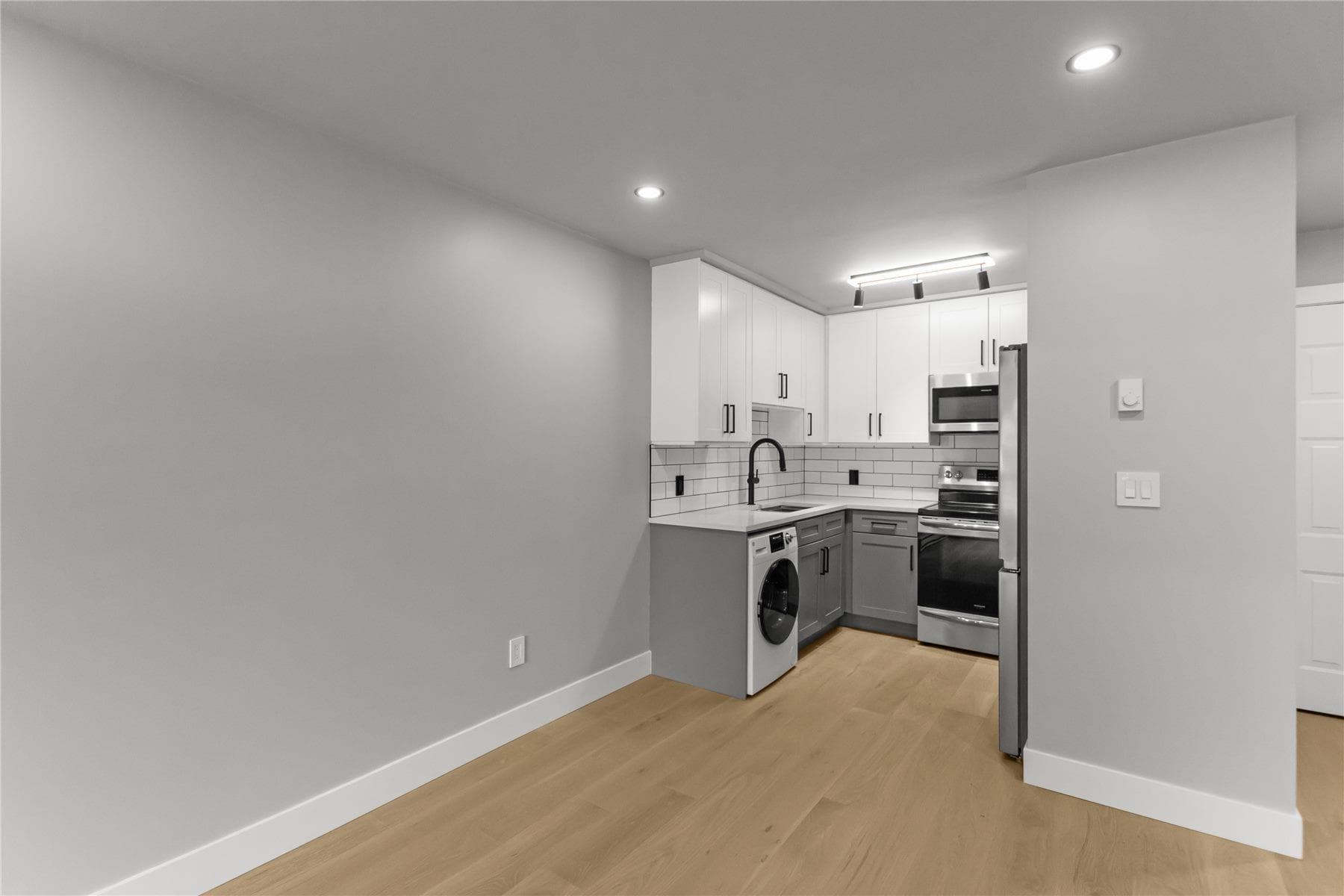 201 - 1948 Coquitlam Avenue, Port Coquitlam, V3B 1J3 — photo 5