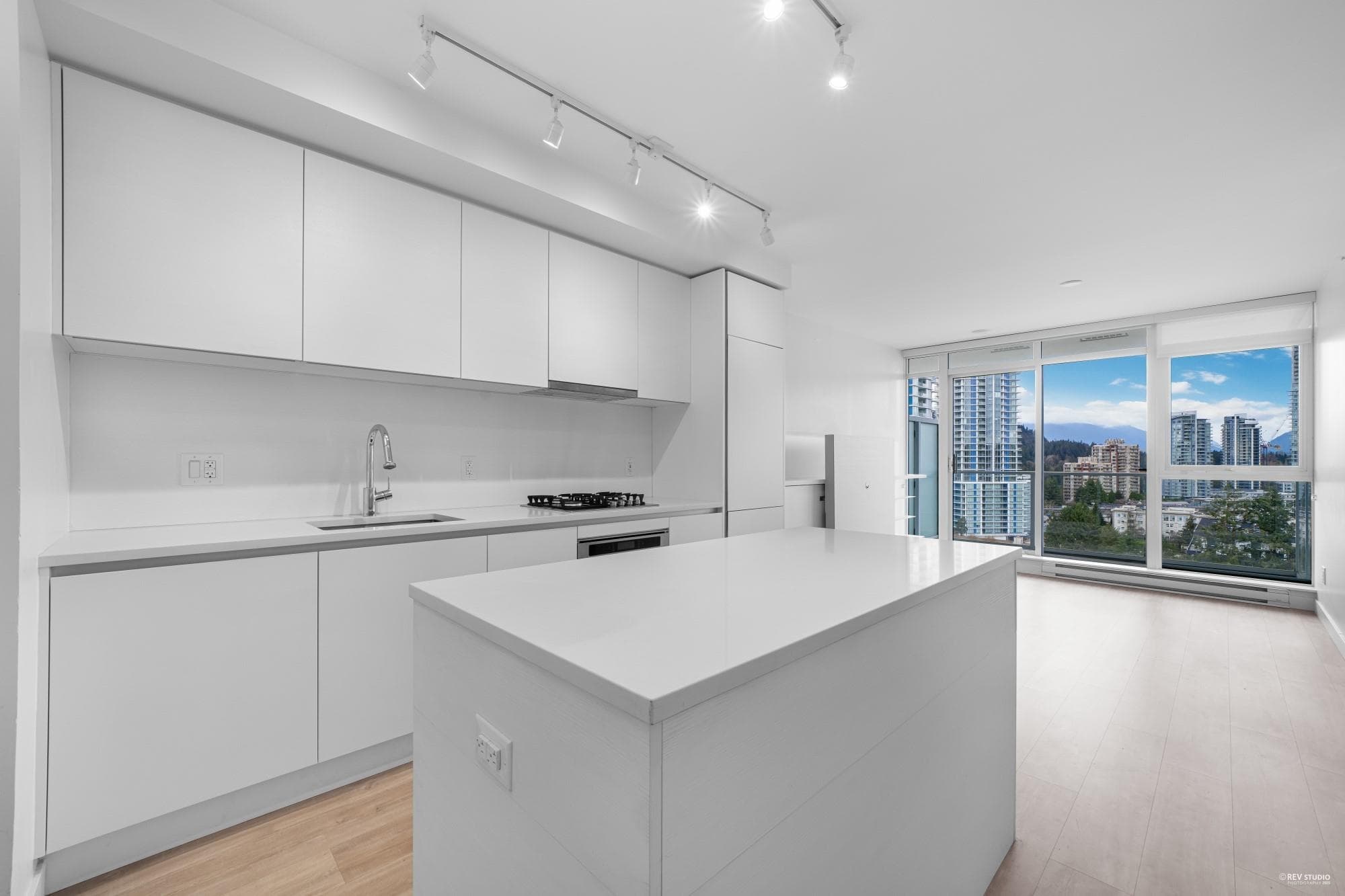 1506 - 525 Foster Avenue, Coquitlam, V3J 0H6 — photo 4