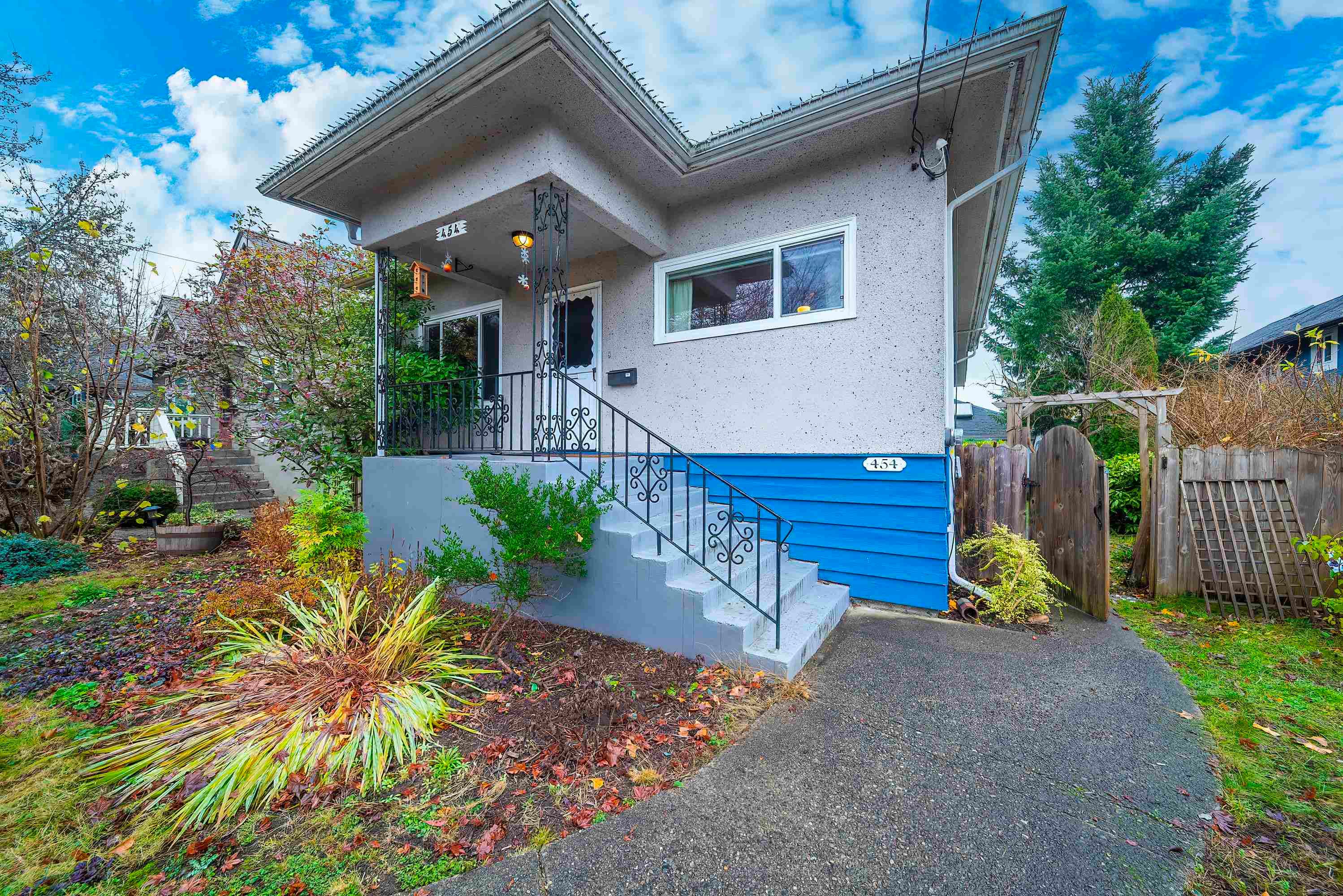 454 Kelly Street, New Westminster, V3L 3T9 — photo 1