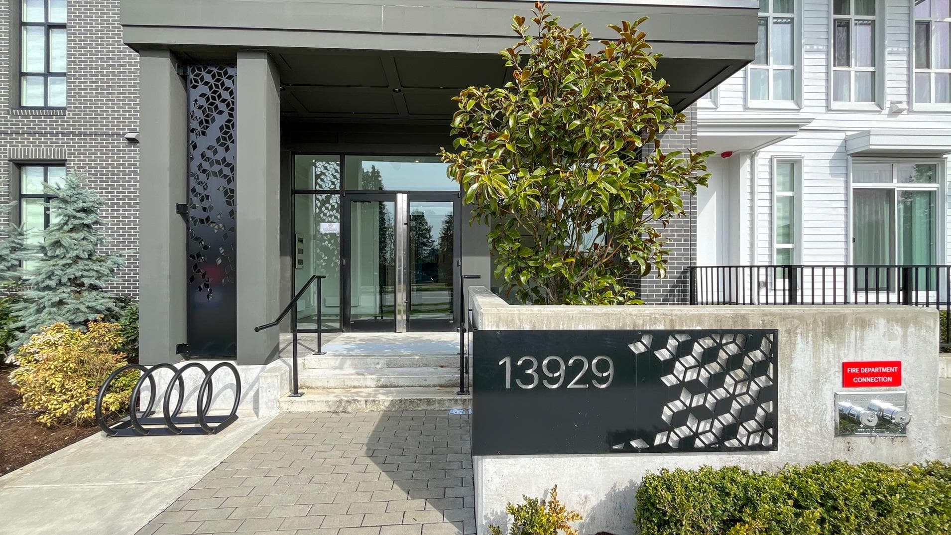 404 - 13929 105 Boulevard, Surrey, V3T 0R5 — photo 1
