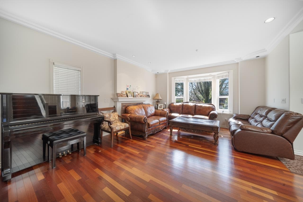 4589 W 9th Avenue, Vancouver, V6R 2E2 — photo 2