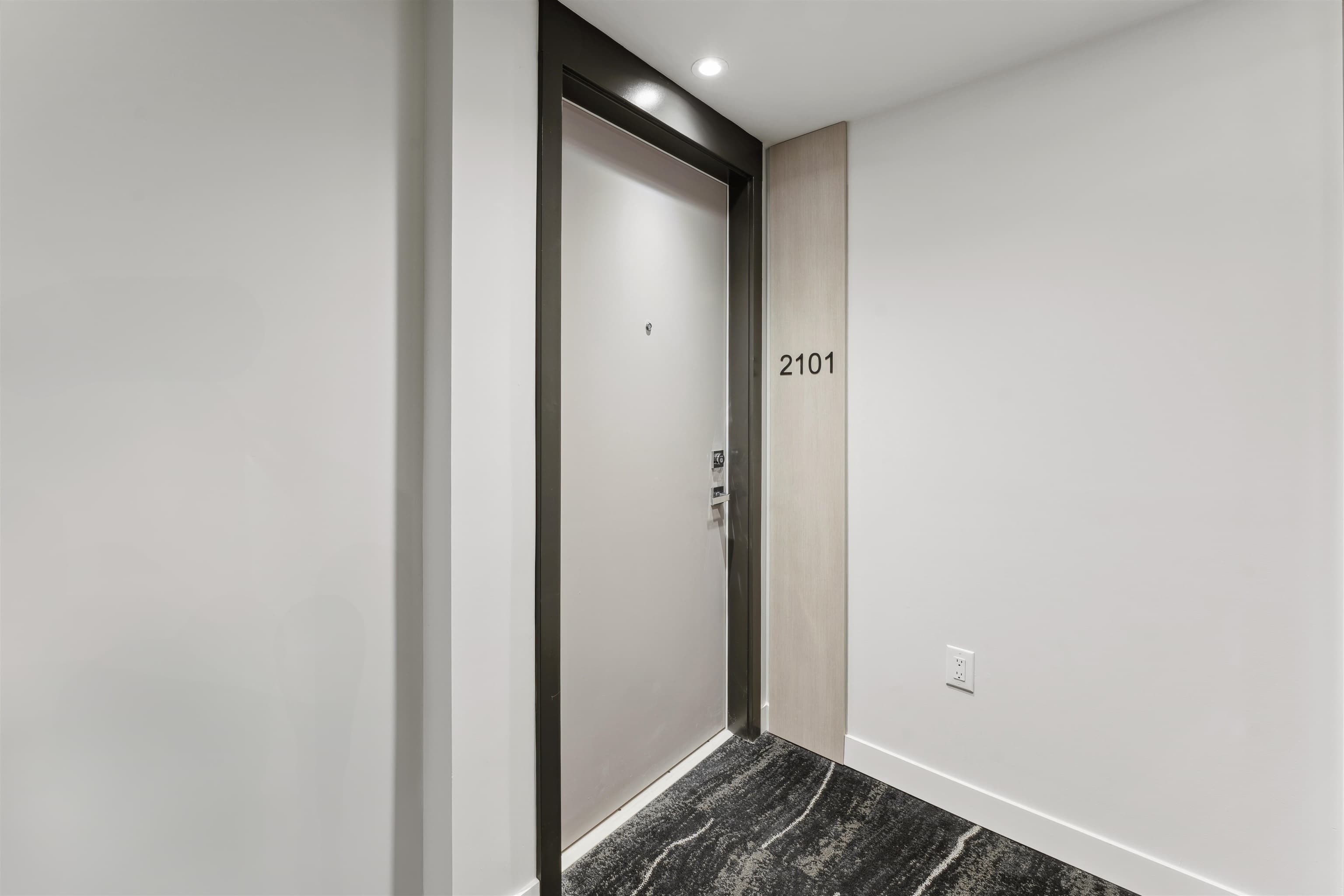 2101 - 9675 King George Boulevard, Surrey, V3T 2V3 — photo 5