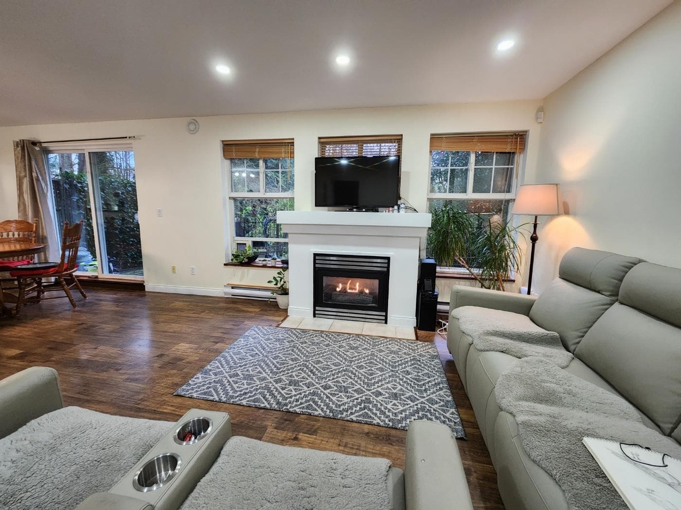 35 - 1561 Booth Avenue, Coquitlam, V3K 6Z9 — photo 2