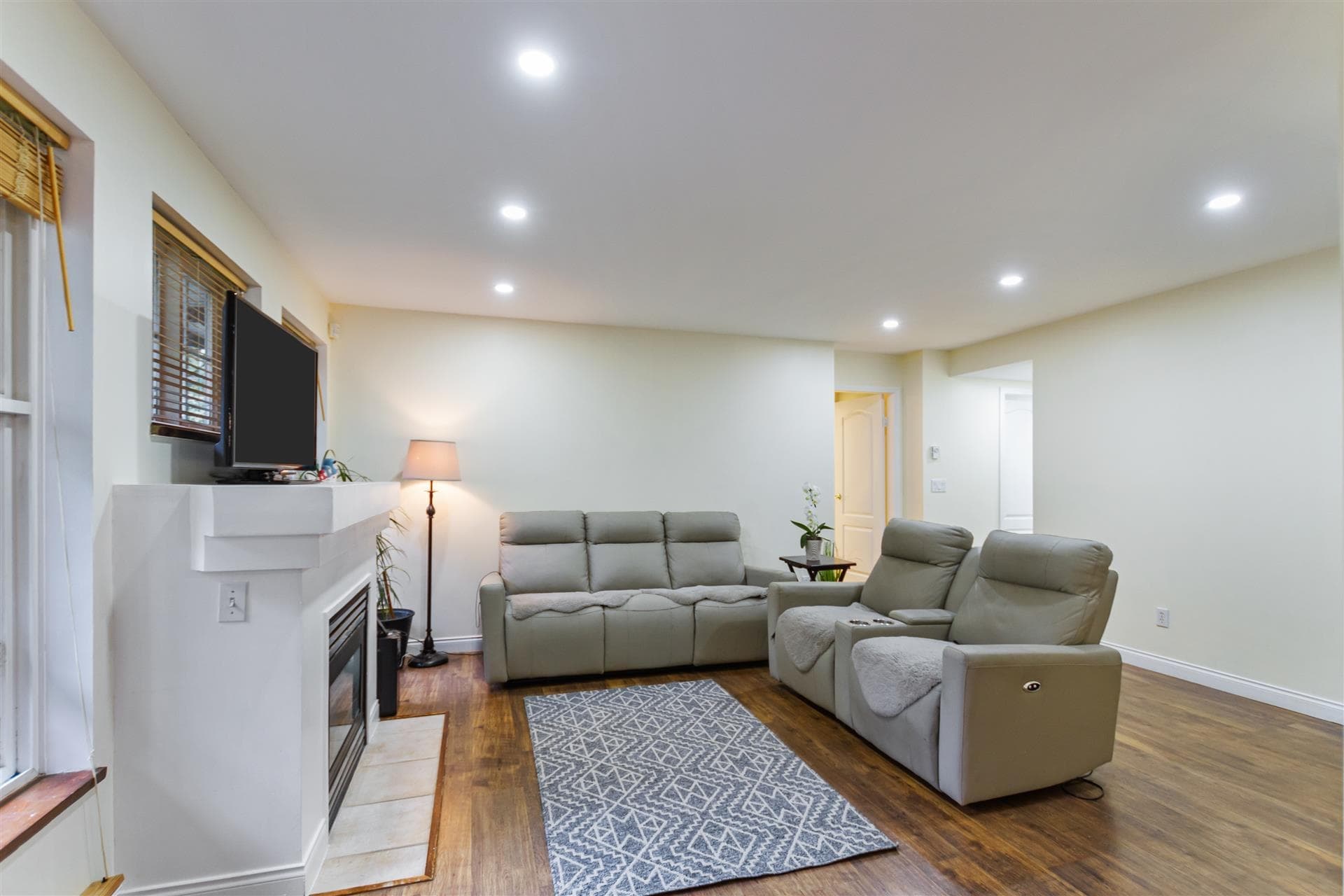 35 - 1561 Booth Avenue, Coquitlam, V3K 6Z9 — photo 4