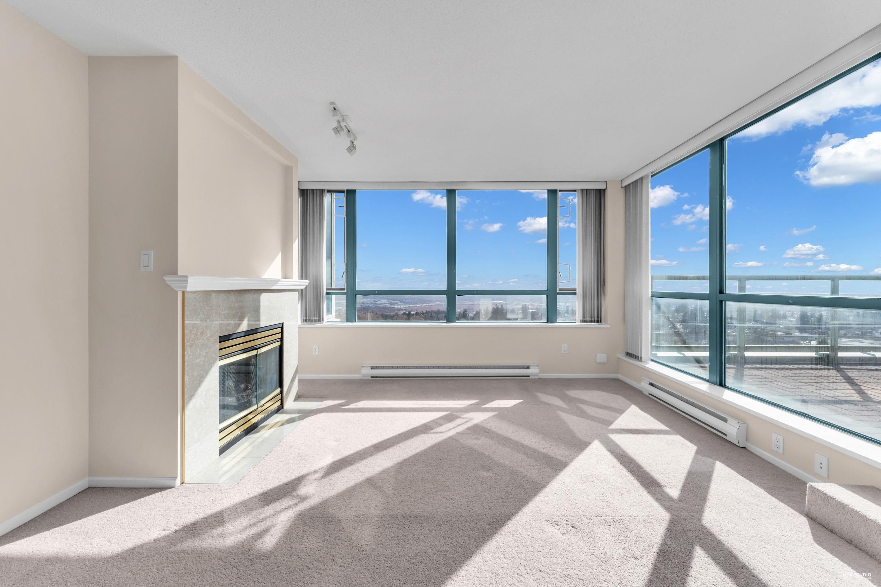 1801 - 6622 Southoaks Crescent, Burnaby, V5E 4K2 — photo 2
