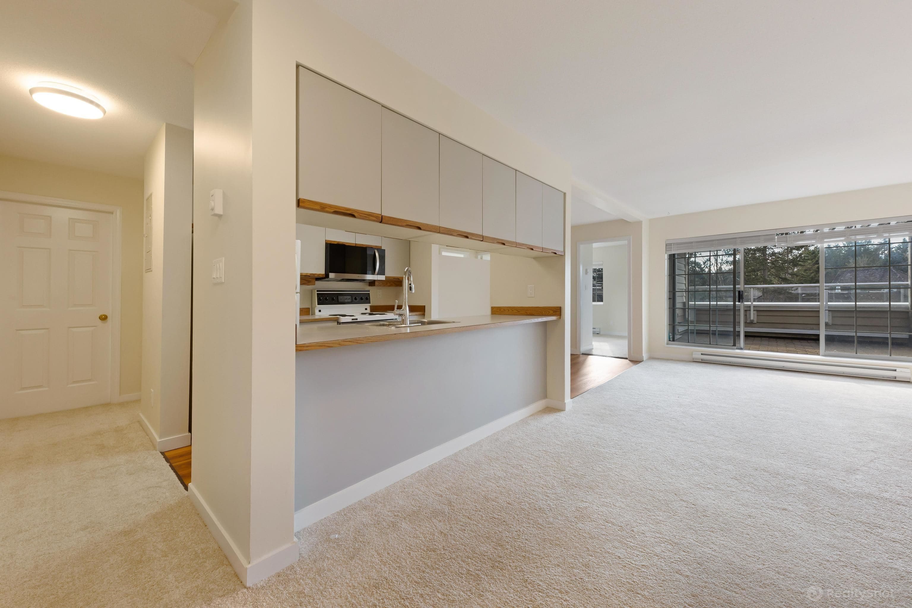 301 - 3421 Curle Avenue, Burnaby, V5G 4P4 — photo 4