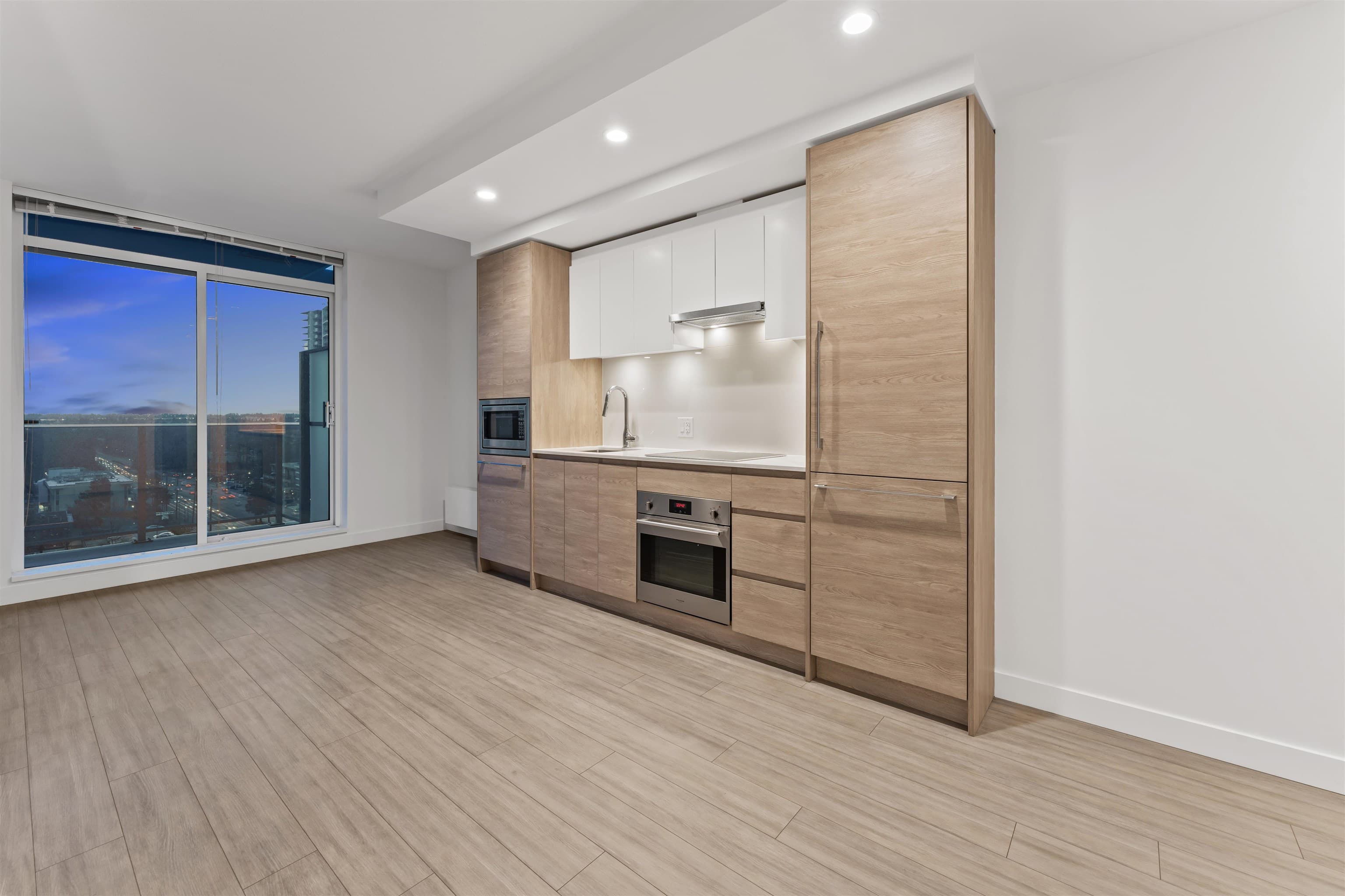 1001 - 13615 Fraser Highway, Surrey, V3T 0P7 — photo 5
