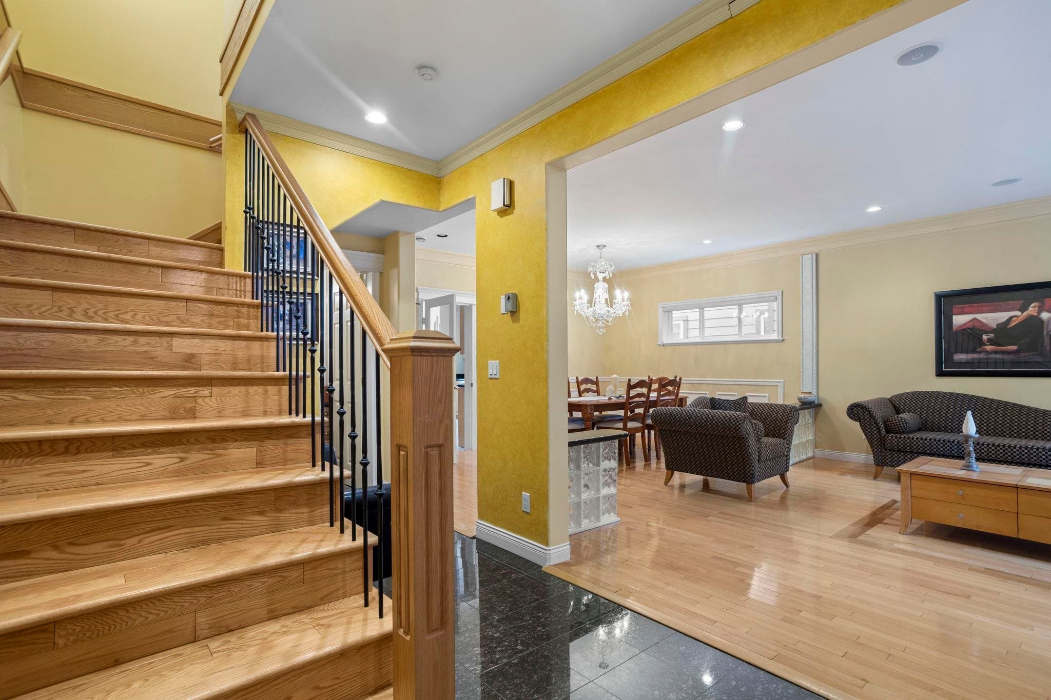 1110 Eighth Avenue, New Westminster, V3M 2R6 — photo 3