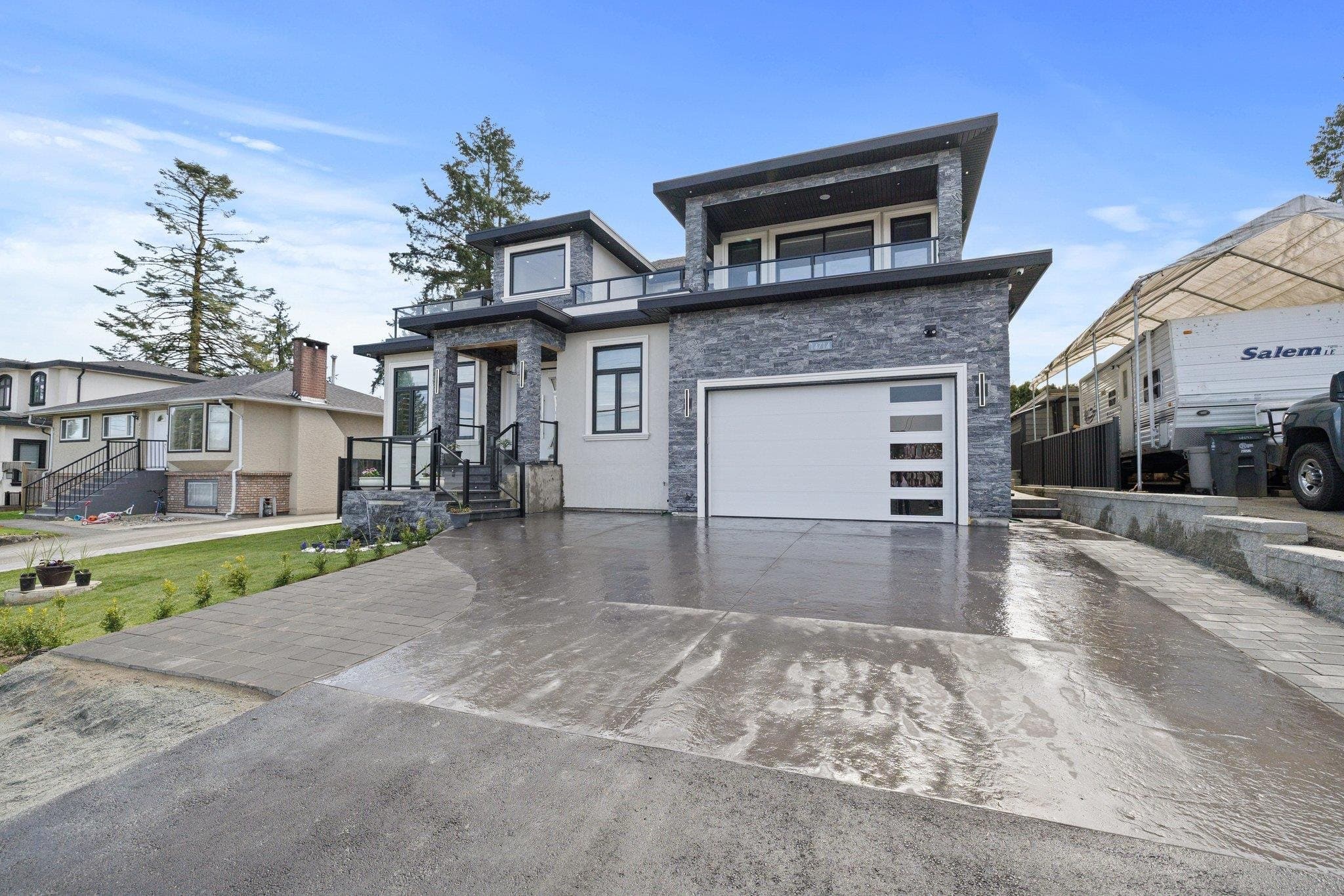 14714 111a Avenue, Surrey, V3R 2E1 — photo 3