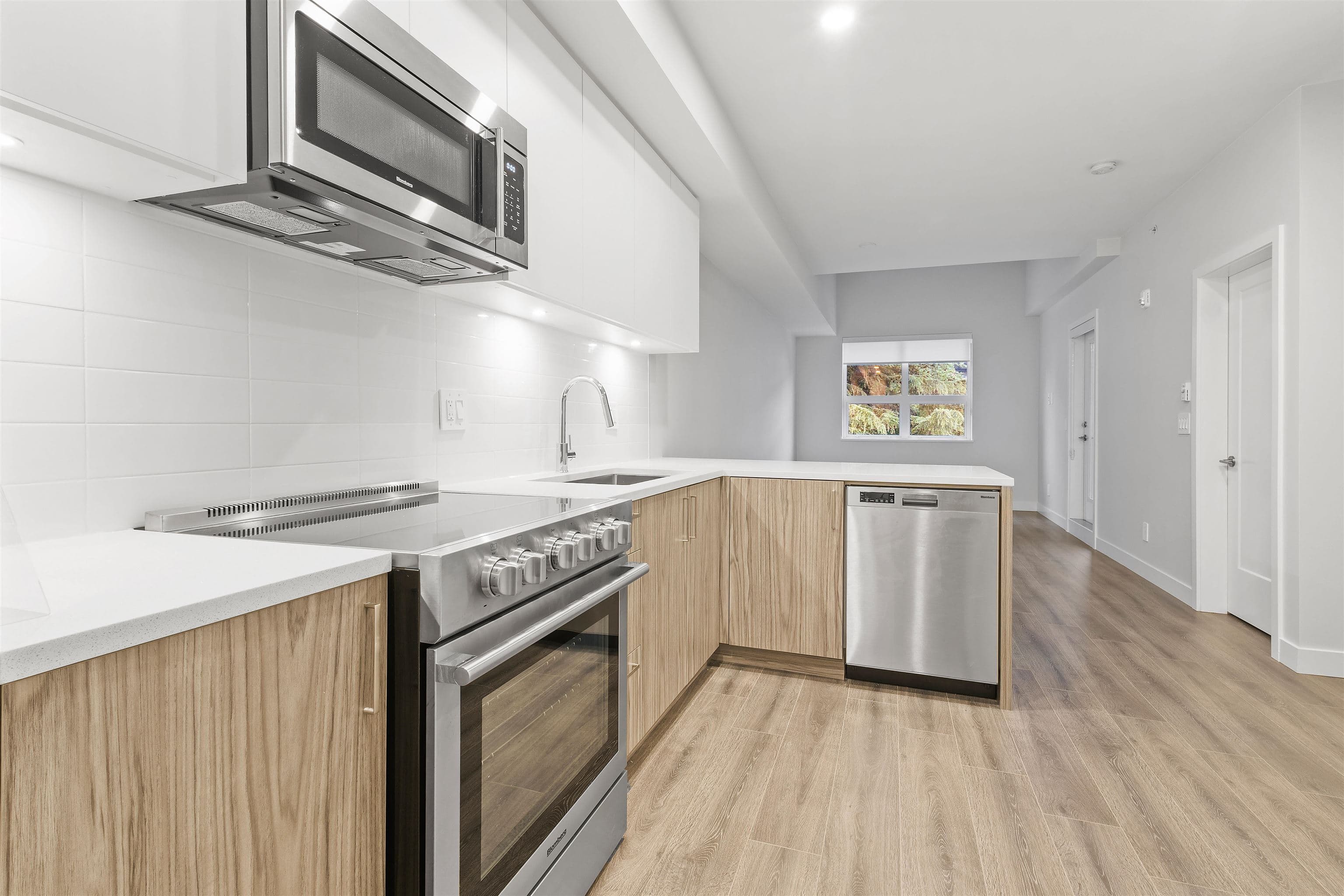 410 - 5535 Hastings Street, Burnaby, V5B 1R2 — photo 2