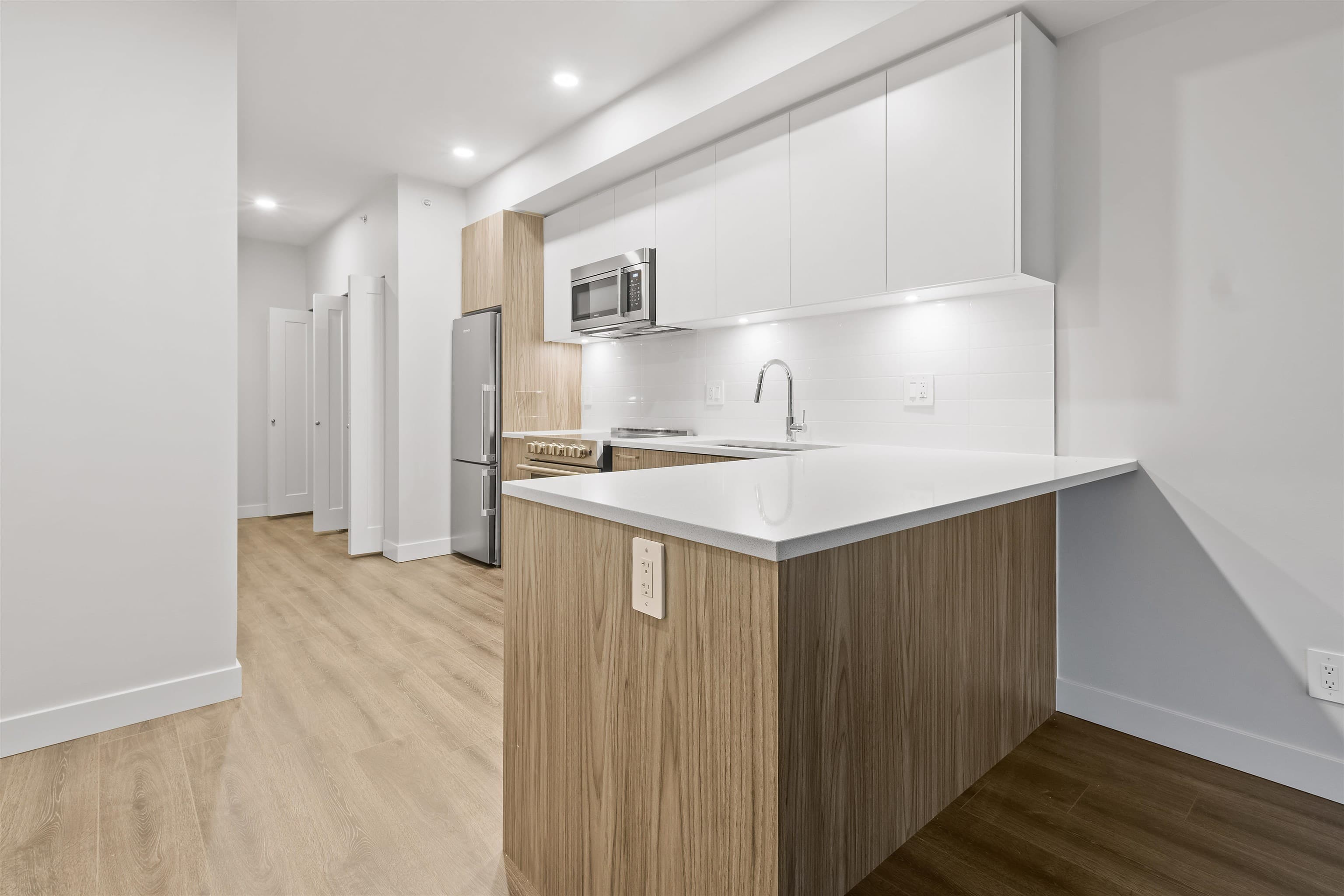 410 - 5535 Hastings Street, Burnaby, V5B 1R2 — photo 4