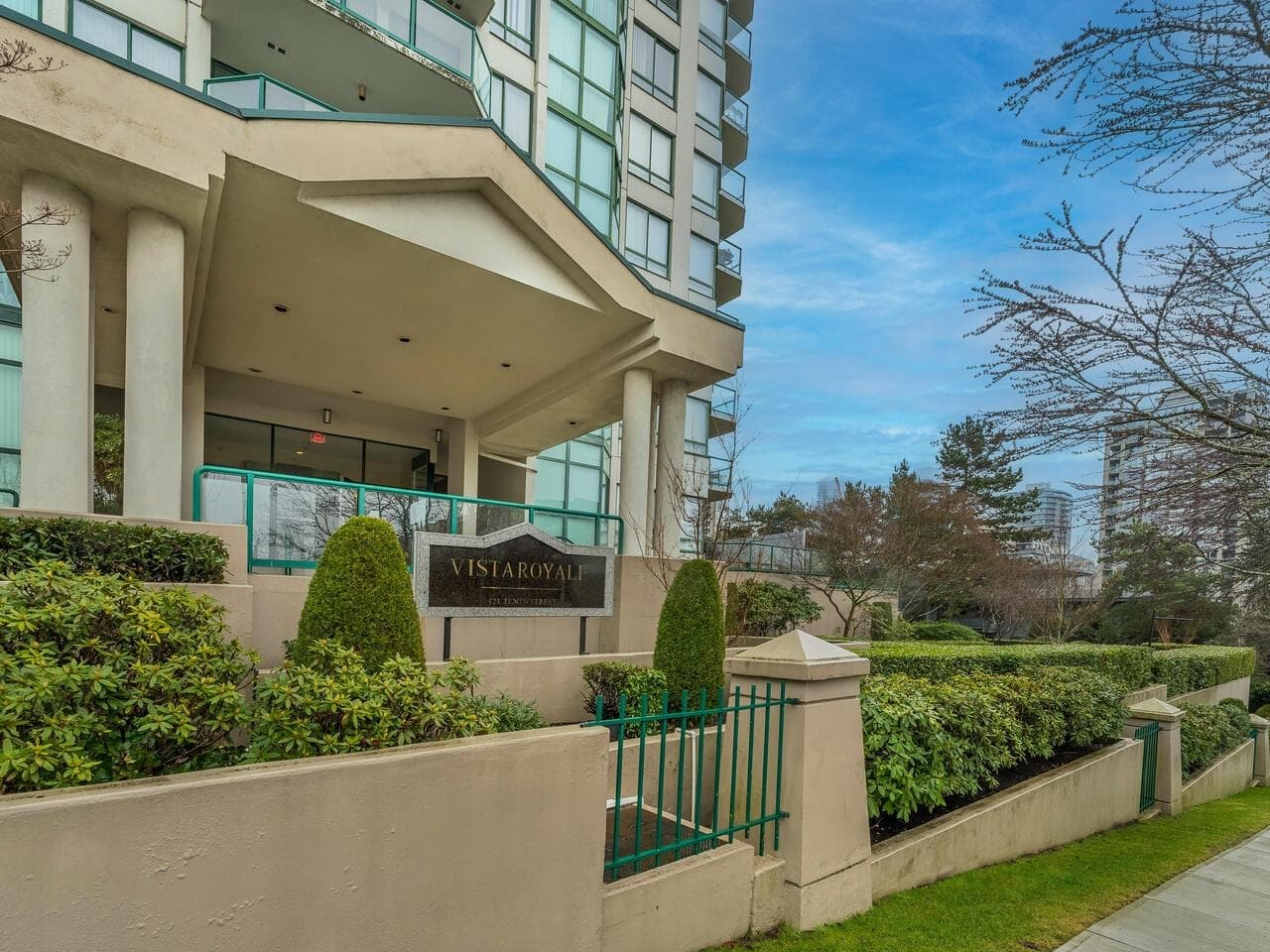 701 - 121 Tenth Street, New Westminster, V3M 3X7 — photo 2